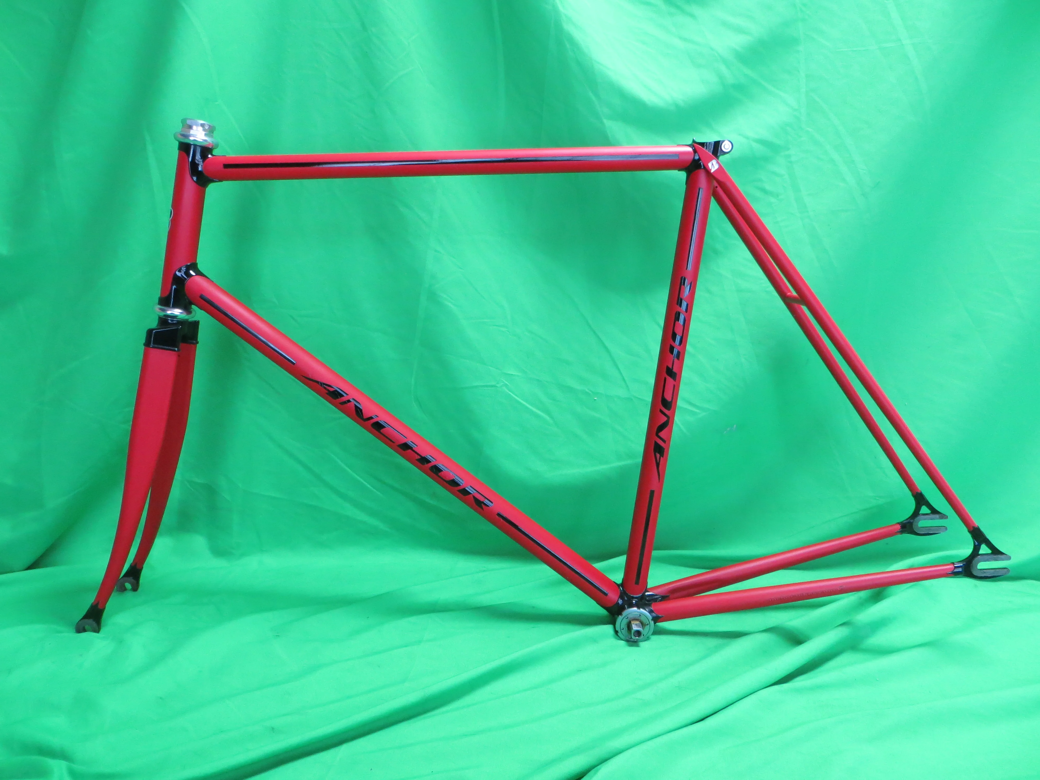Anchor Columbus Max Fork // Matte Red / Black Lugs // 54.5cm