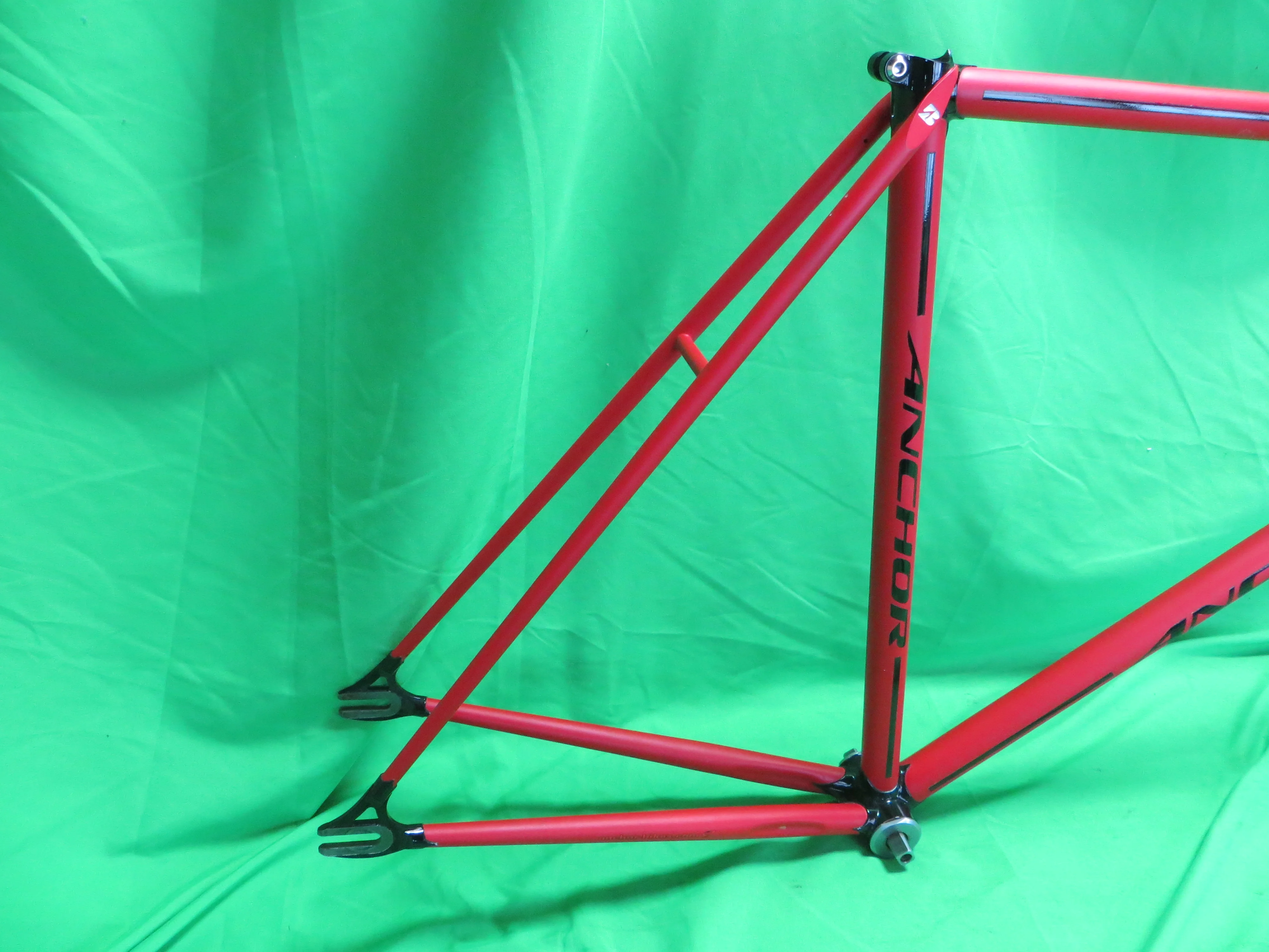 Anchor Columbus Max Fork // Matte Red / Black Lugs // 54.5cm - Image 15