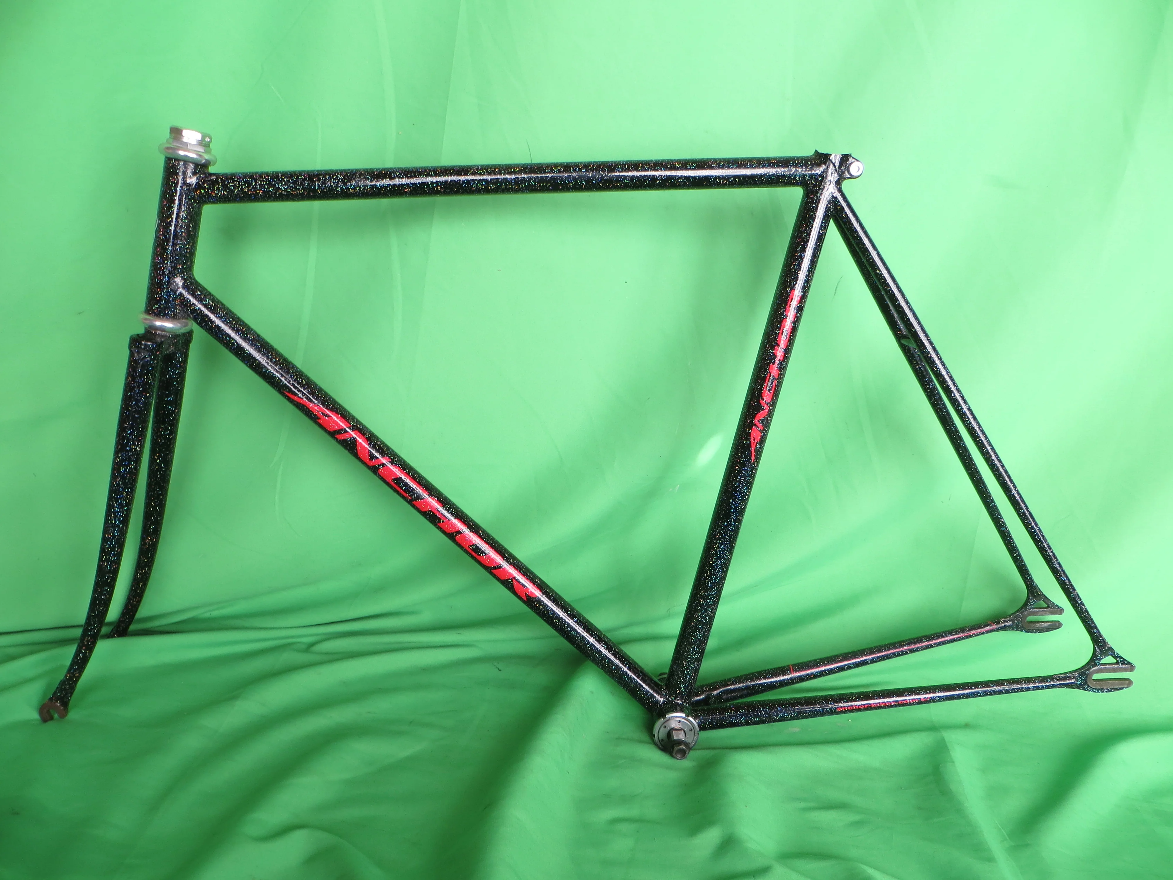 Anchor Lugless // Black with Super Rainbow Flake // 54cm