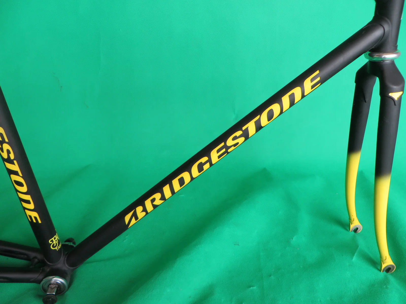 Bridgestone // Matte Black / Yellow Fade // 50.5cm - Image 13