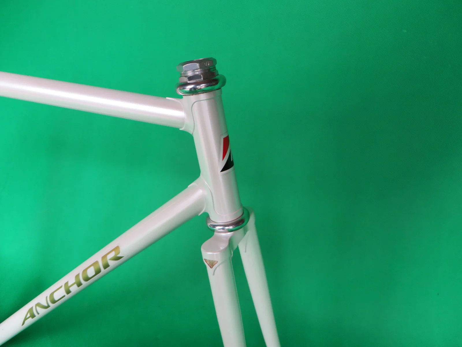 Anchor // White w. Gold Decals 2011 // 52.5cm - Image 7