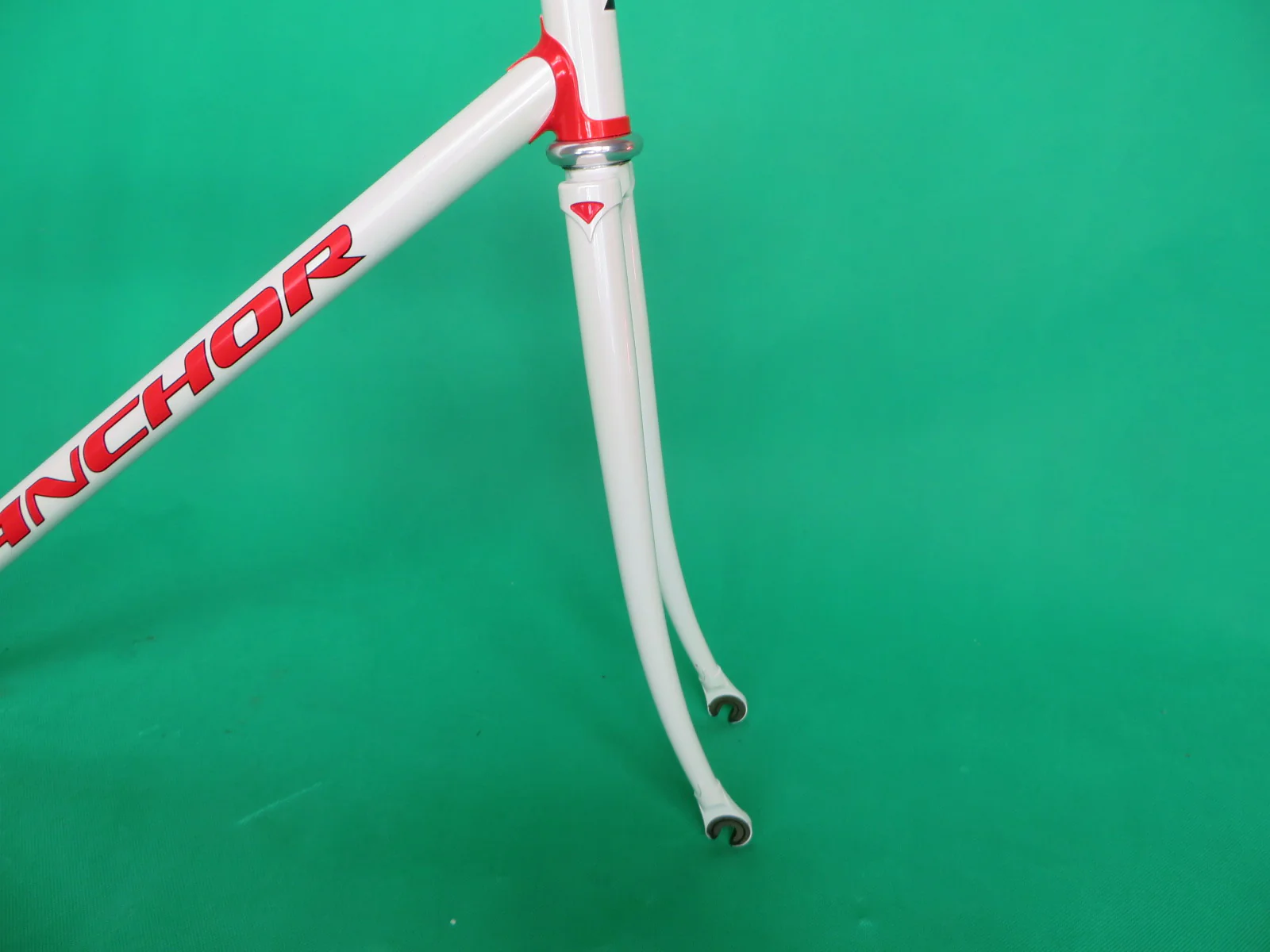 Anchor  // White Red Lugs // //  52cm - Image 10