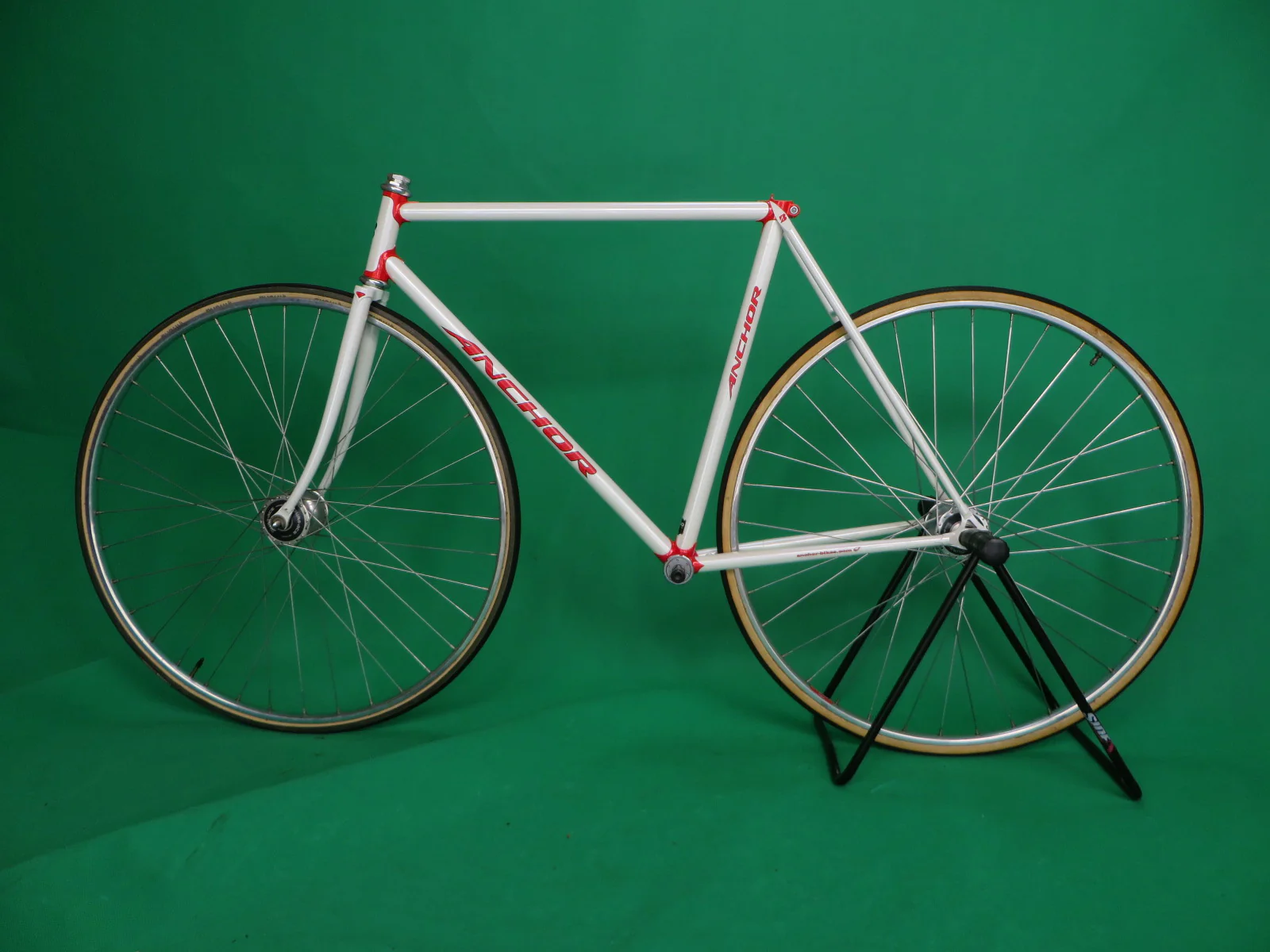 Anchor  // White Red Lugs // //  52cm - Image 16