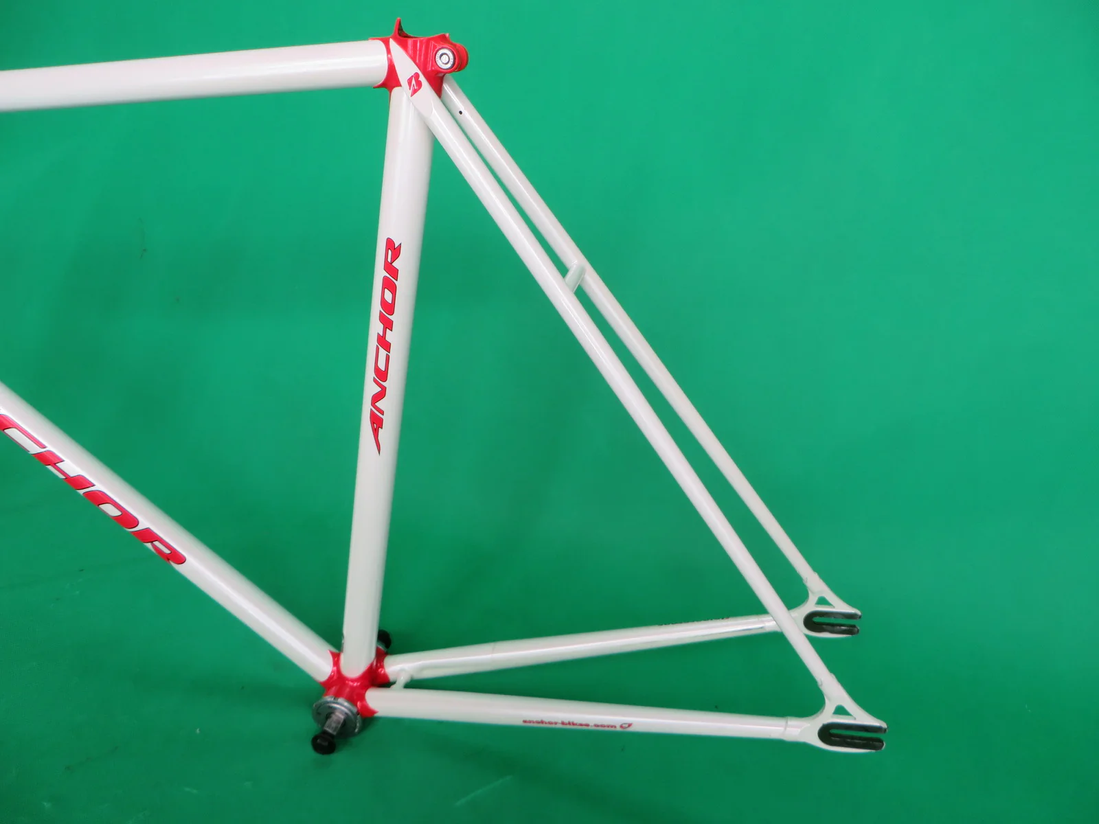 Anchor  // White Red Lugs // //  52cm - Image 8
