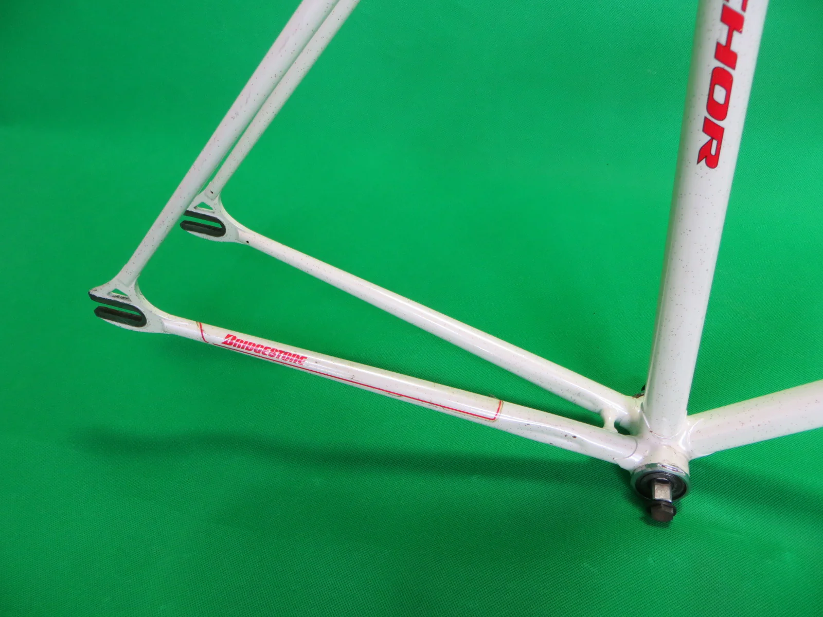 Anchor // White with Red Decals and Gold Flake // 51.5cm - Image 14