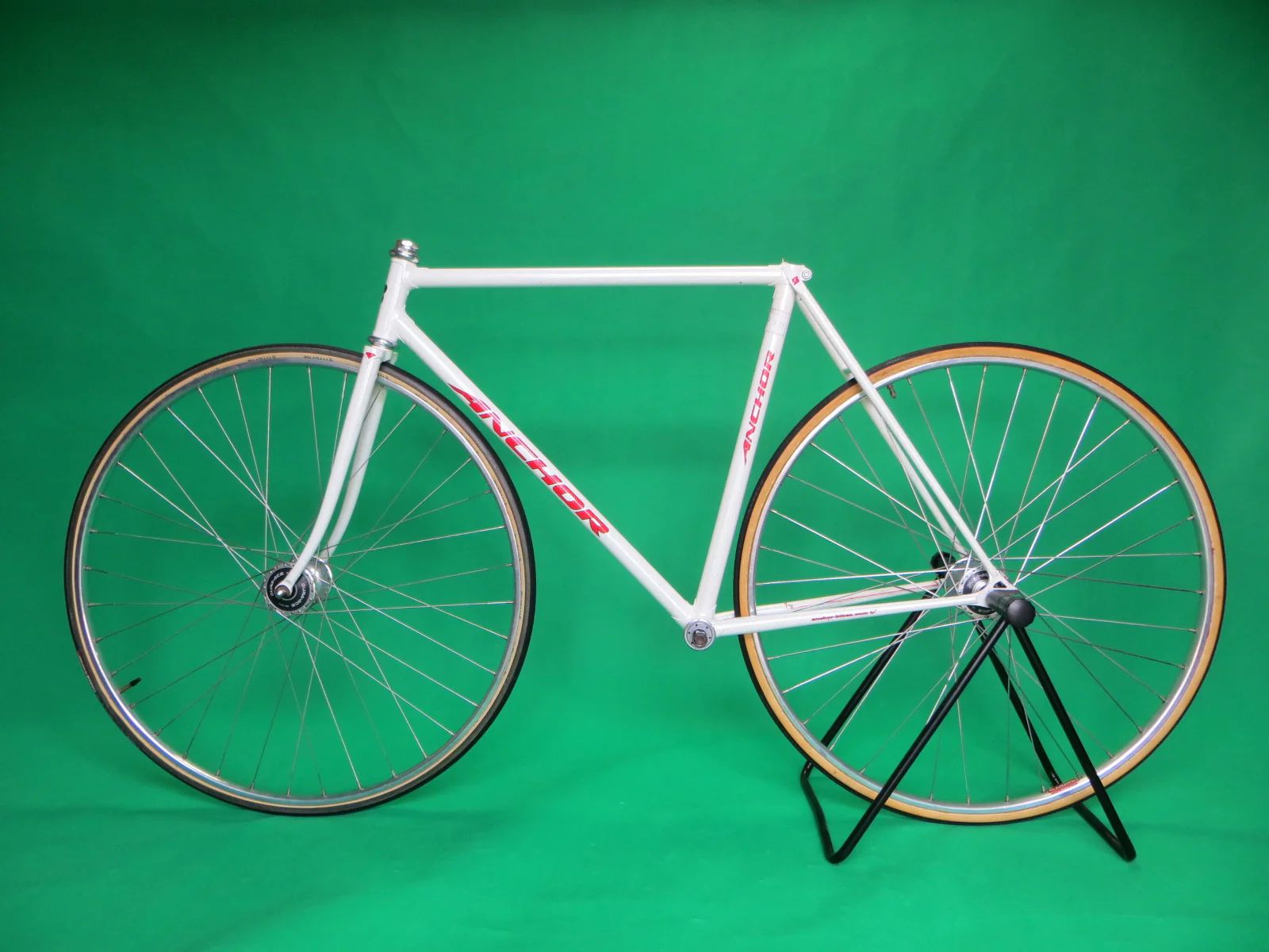 Anchor // White with Red Decals and Gold Flake // 51.5cm - Image 16
