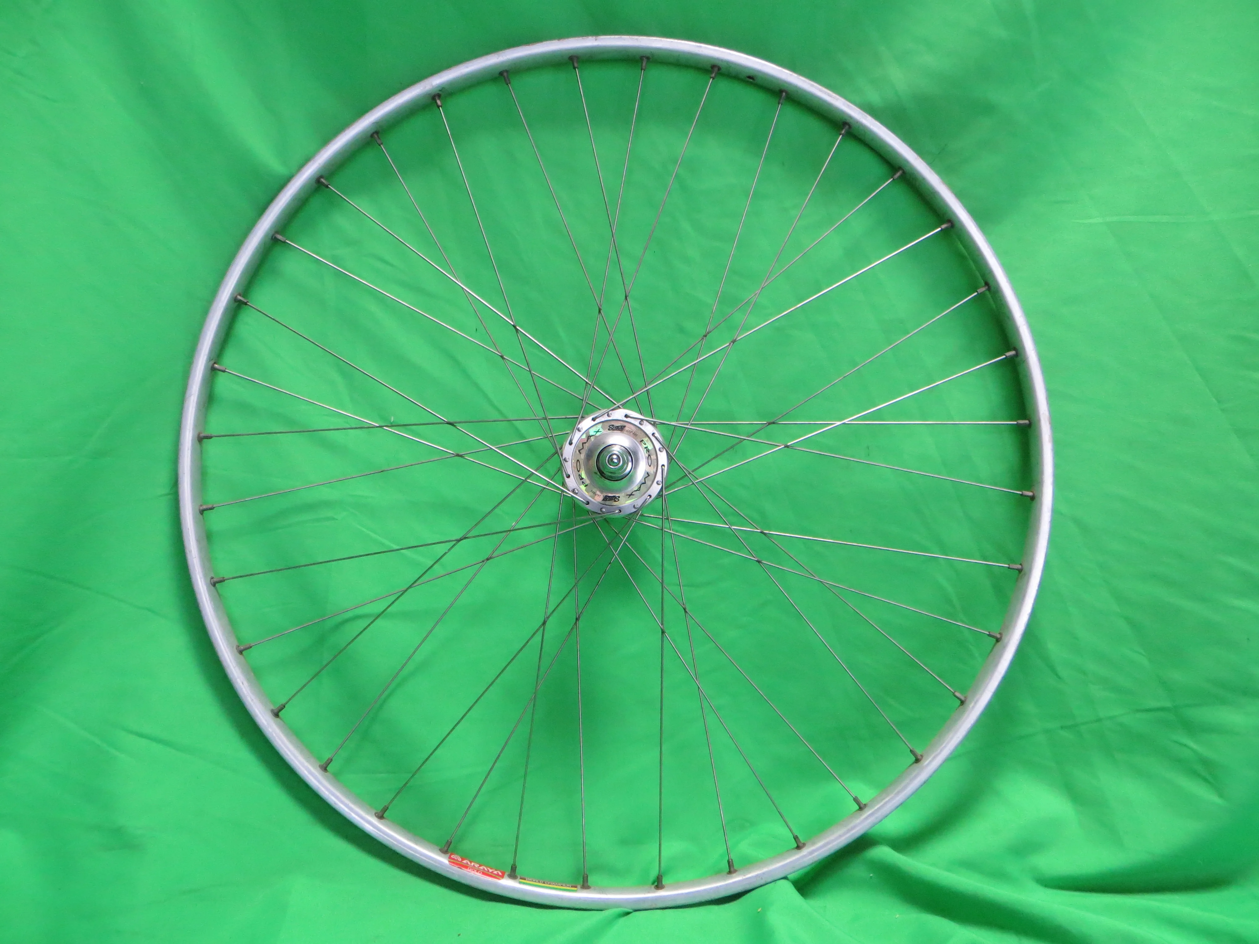 Araya Gold World Champion 16B 700c Tubular NJS rim, Suzue Pro Max NJS 100mm/8mm Front Hub (25021903)