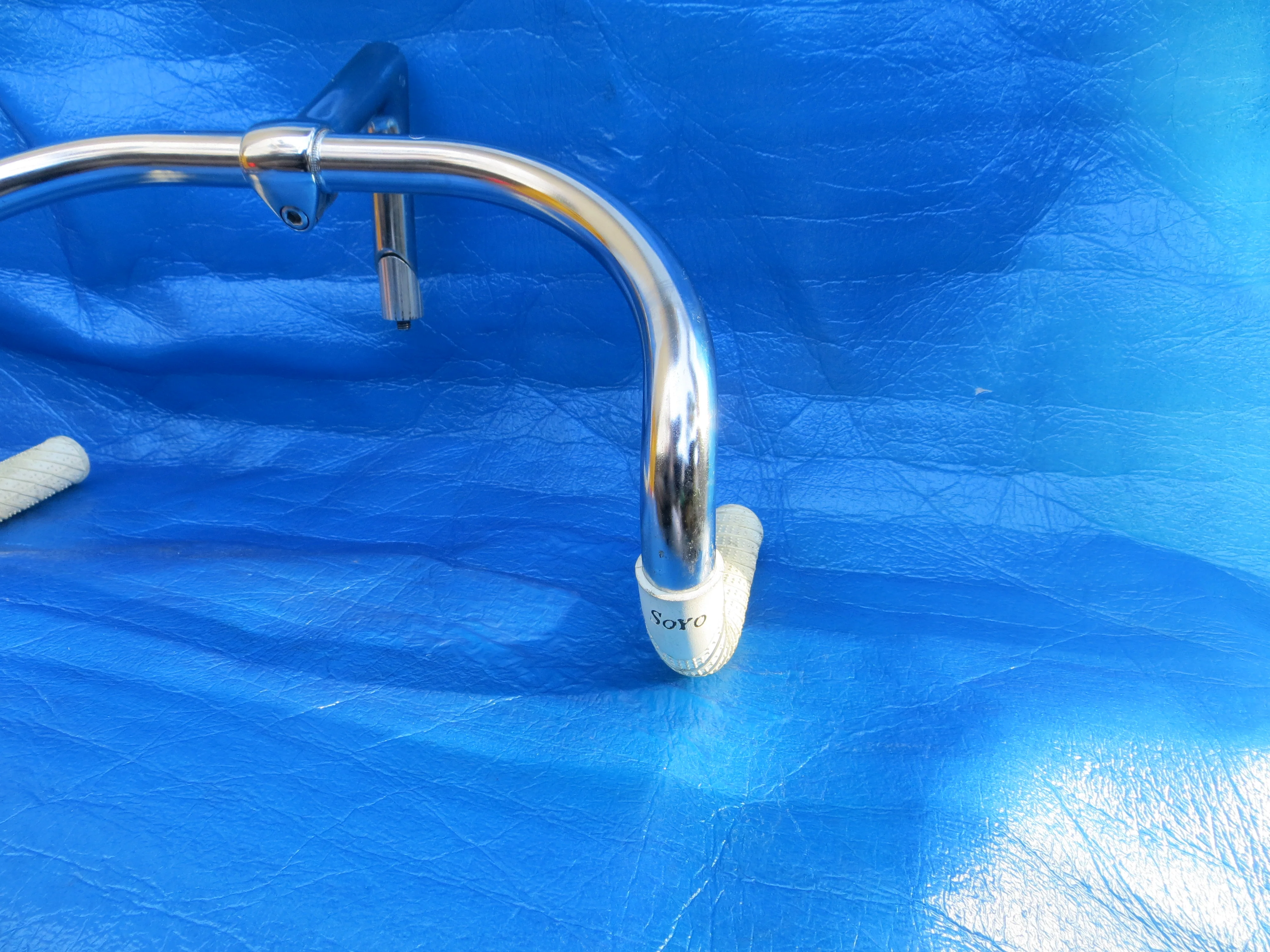 B123 380mm Steel NJS Handlebar, Nitto Jaguar 100mm/65 degree Steel NJS Stem, Soyo Grips (24012508) - Image 3