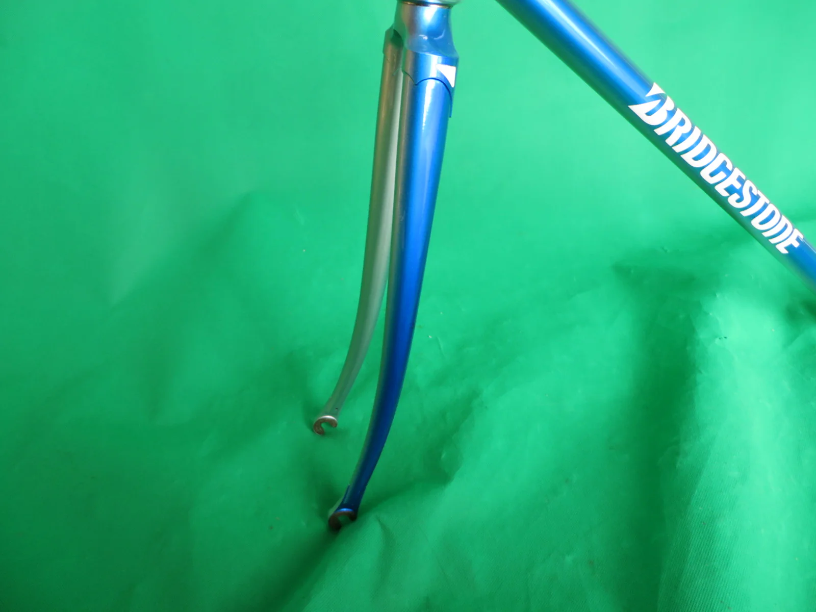 Bridgestone // Blue Metallic Silver Fade // 52cm - Image 3
