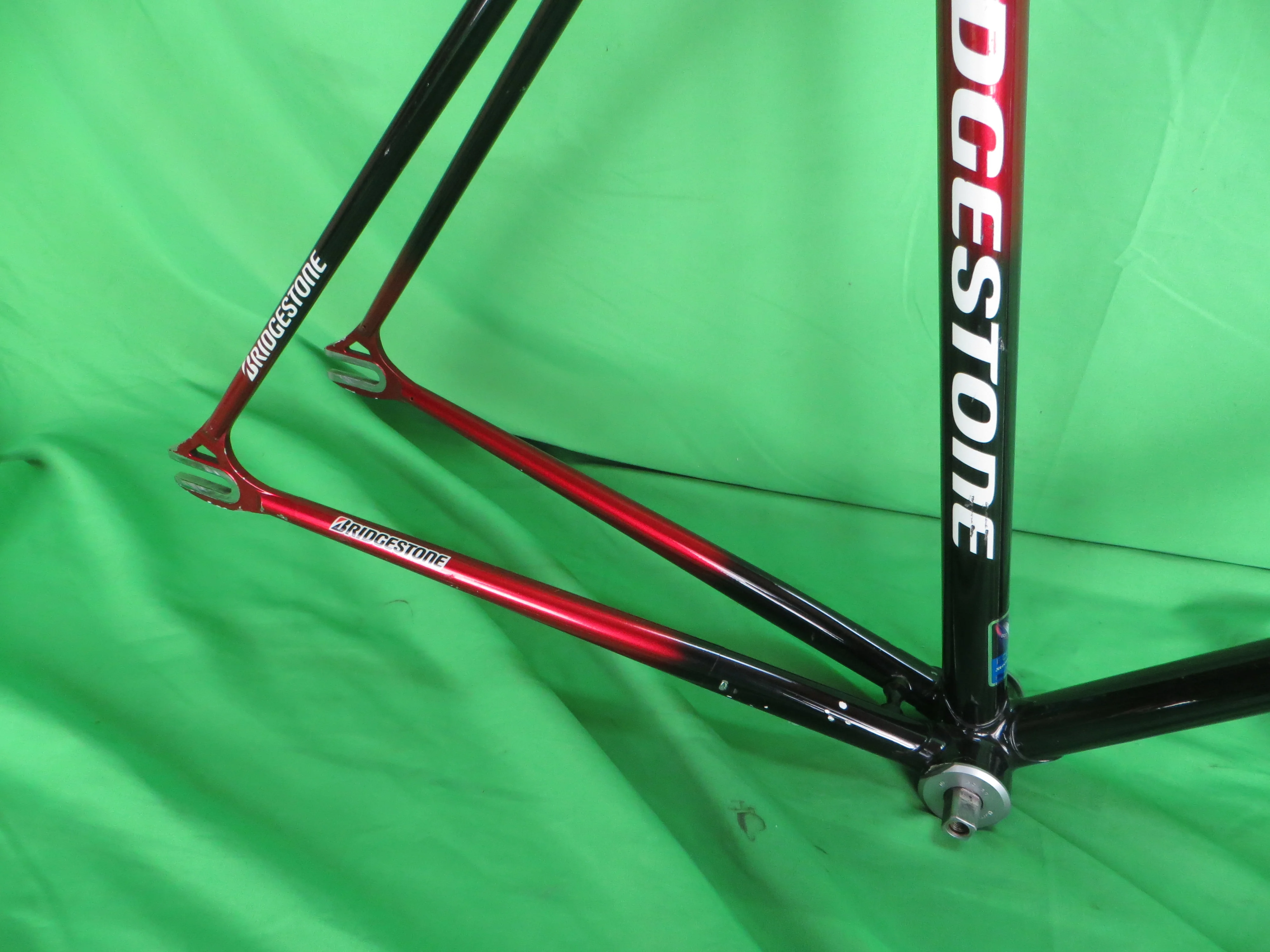 Bridgestone Columbus Max Fork // Black / Candy Red Fade // 51.5cm - Image 14