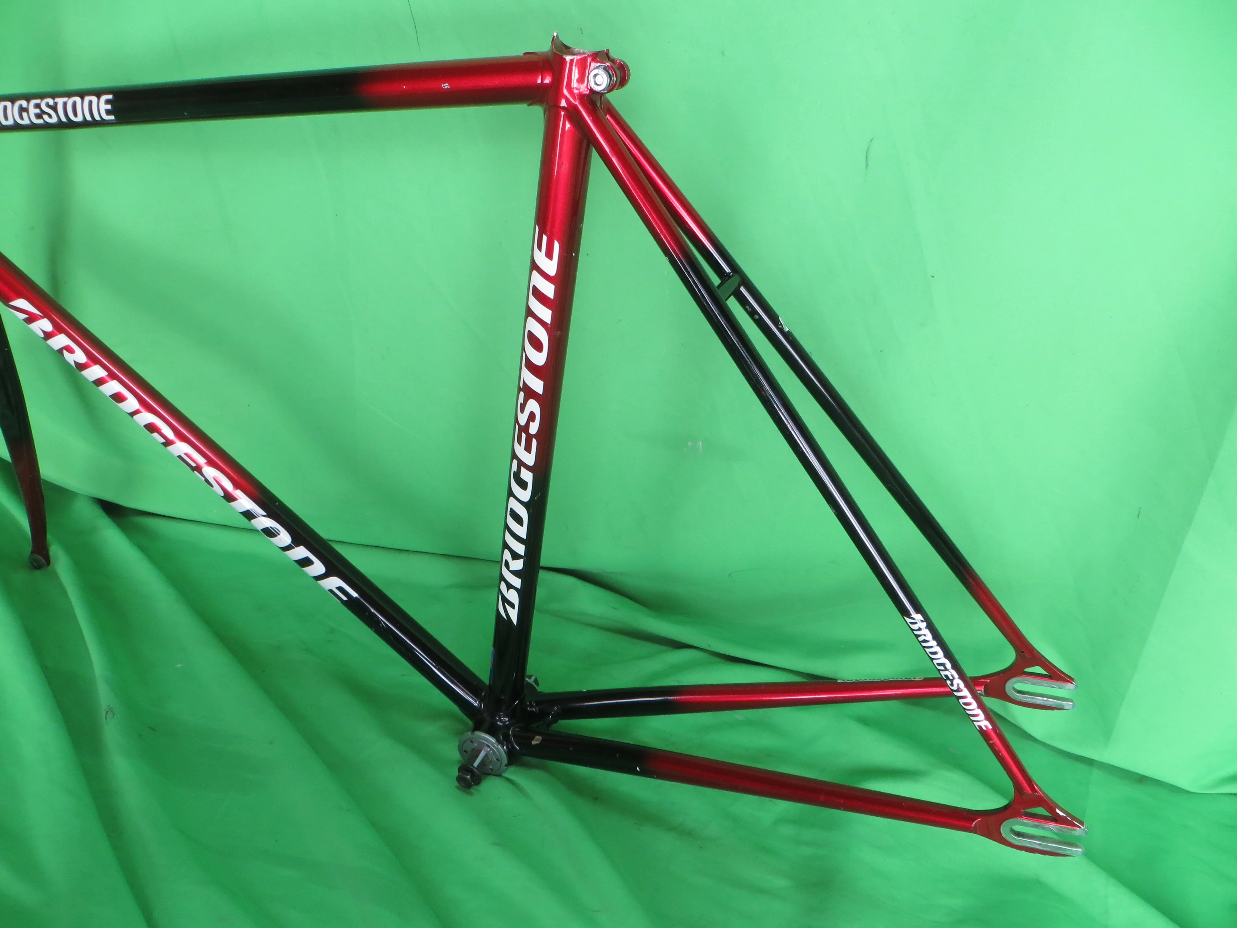 Bridgestone Columbus Max Fork // Black / Candy Red Fade // 51.5cm - Image 8