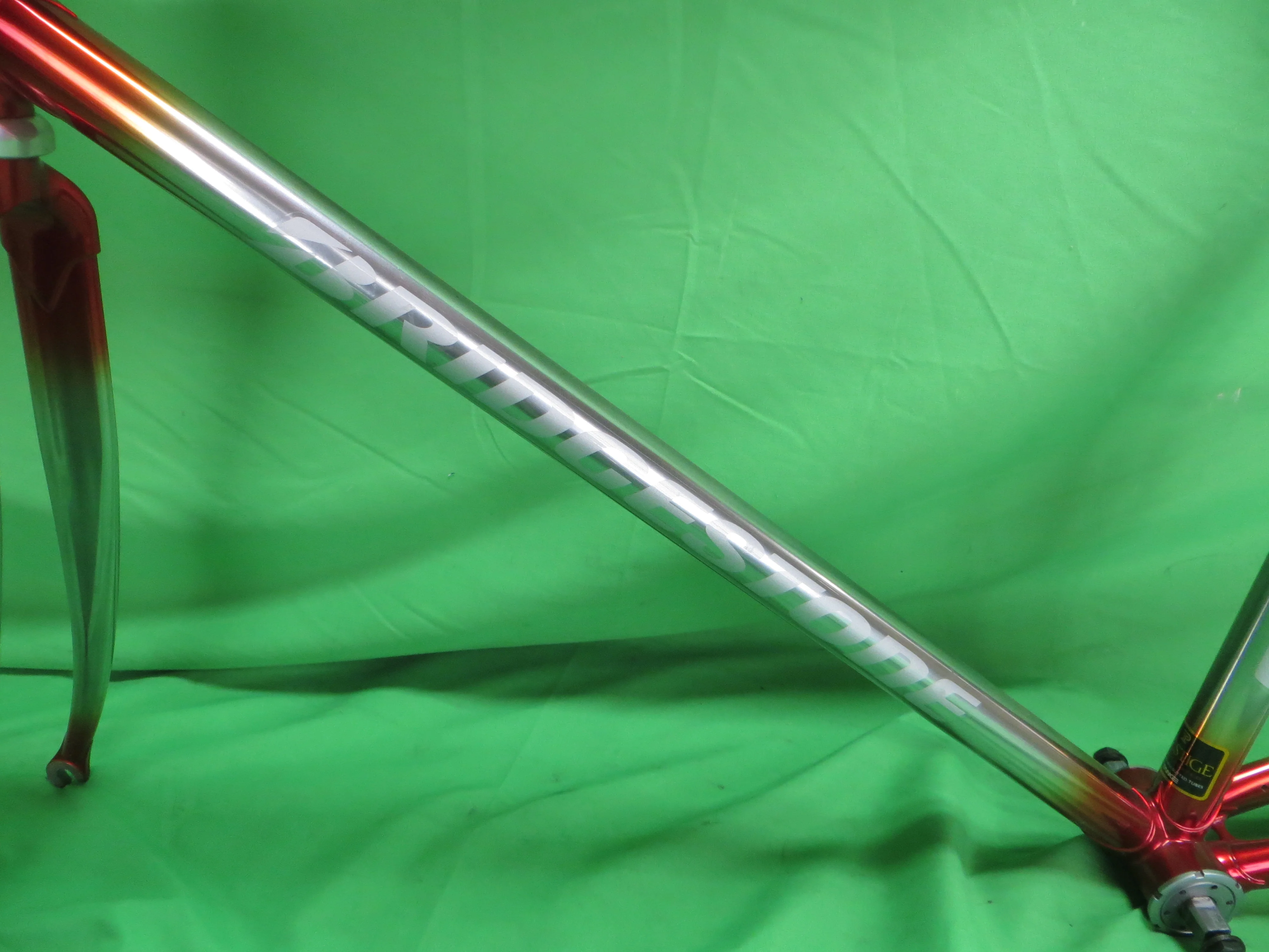 Bridgestone Columbus Max Fork // Mach Silver / Candy Red Fade // 51cm - Image 6