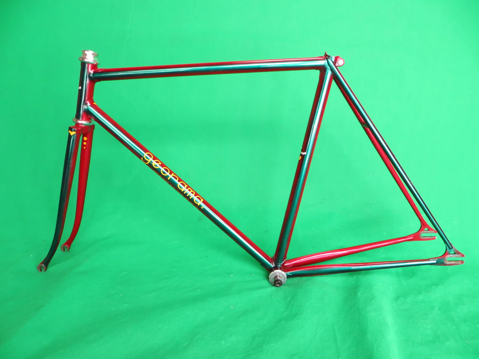 GEORAMA || Green and Red Fade || 52cm - Image 2