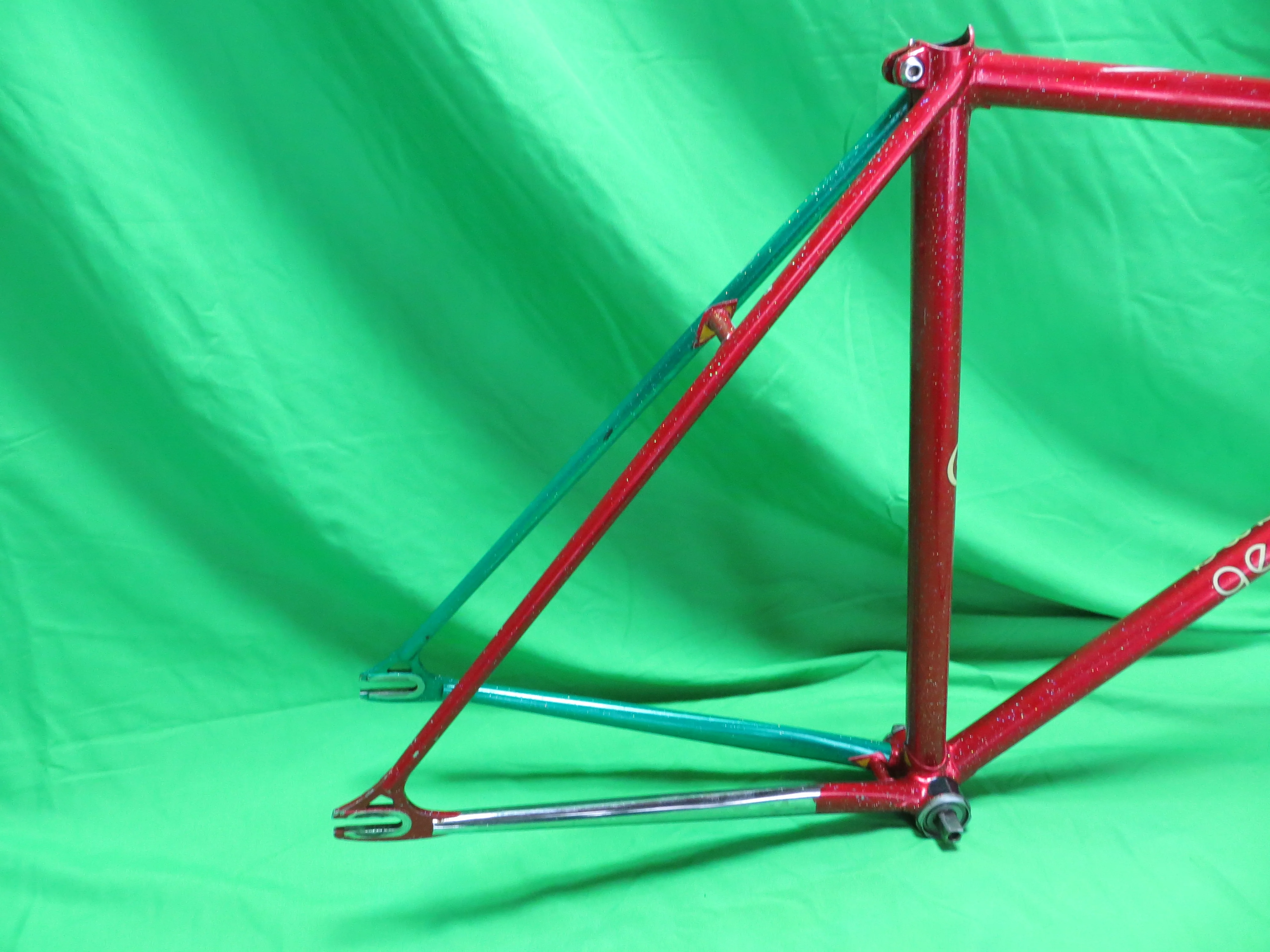 GEORAMA // Red-Green Two-Tone with Rainbow Flake // 51.5cm - Image 15