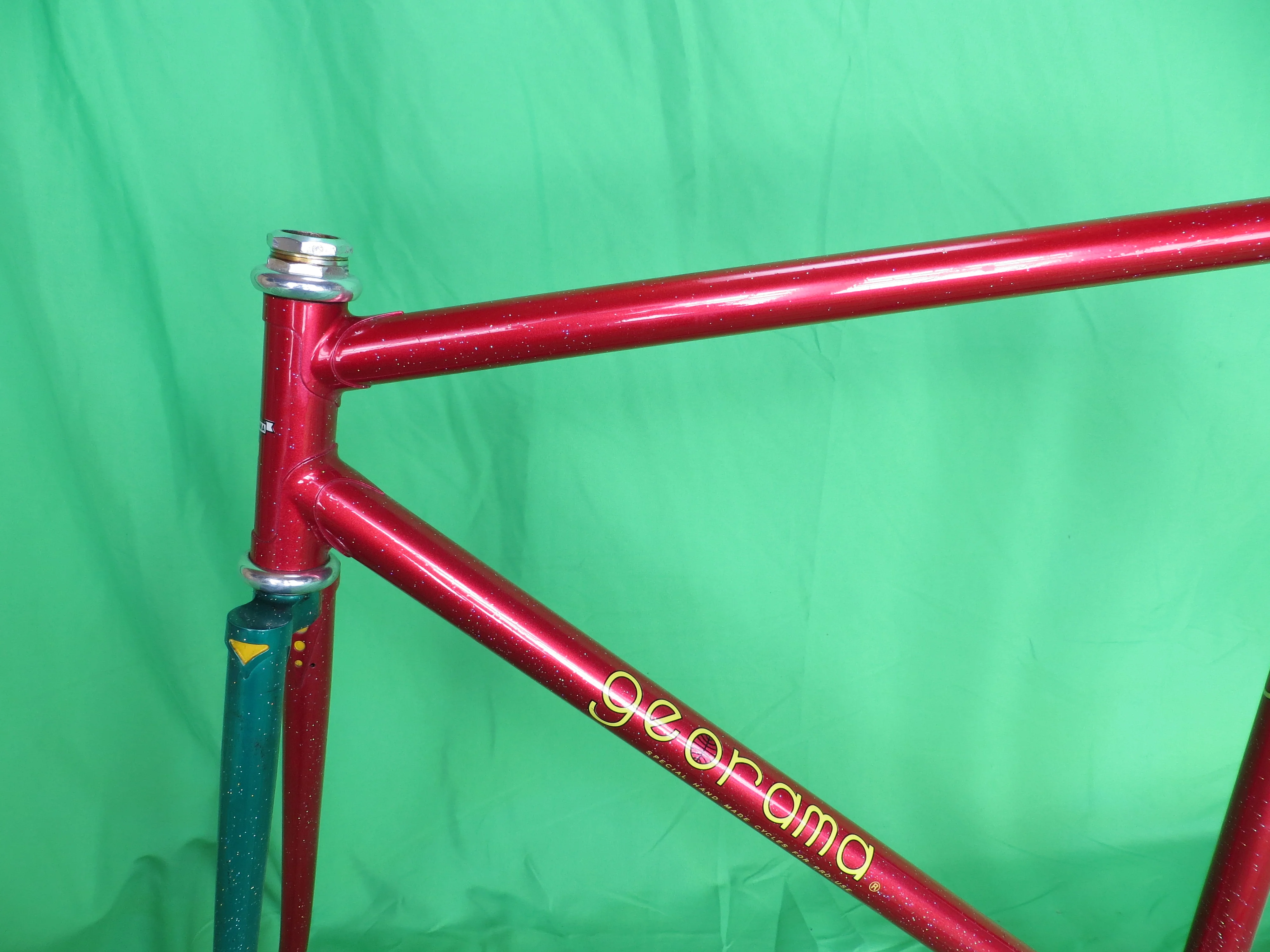 GEORAMA // Red-Green Two-Tone with Rainbow Flake // 51cm - Image 4