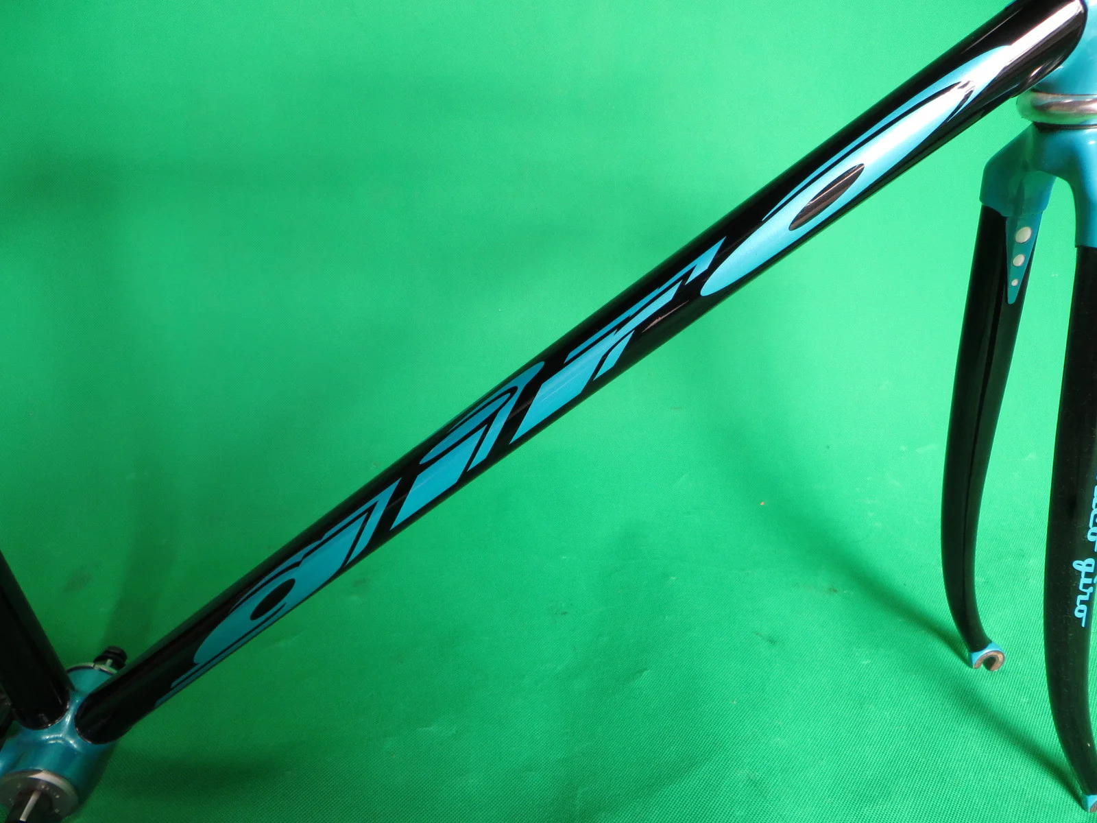 GIRO // black with blue metallic lugs // 50cm - Image 13