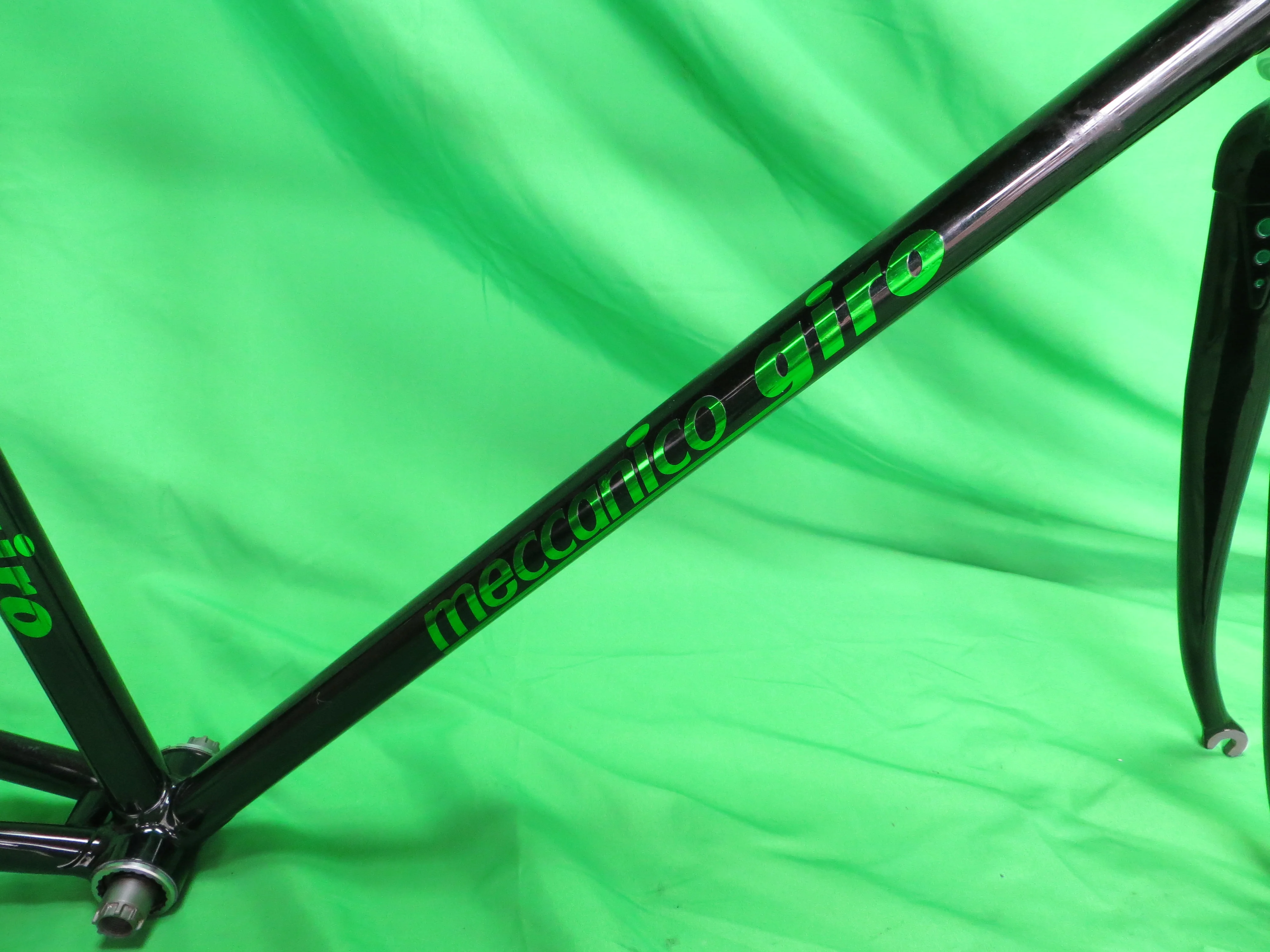 GIRO Columbus Max Fork // Black with fine green flakes // 49.5cm - Image 13