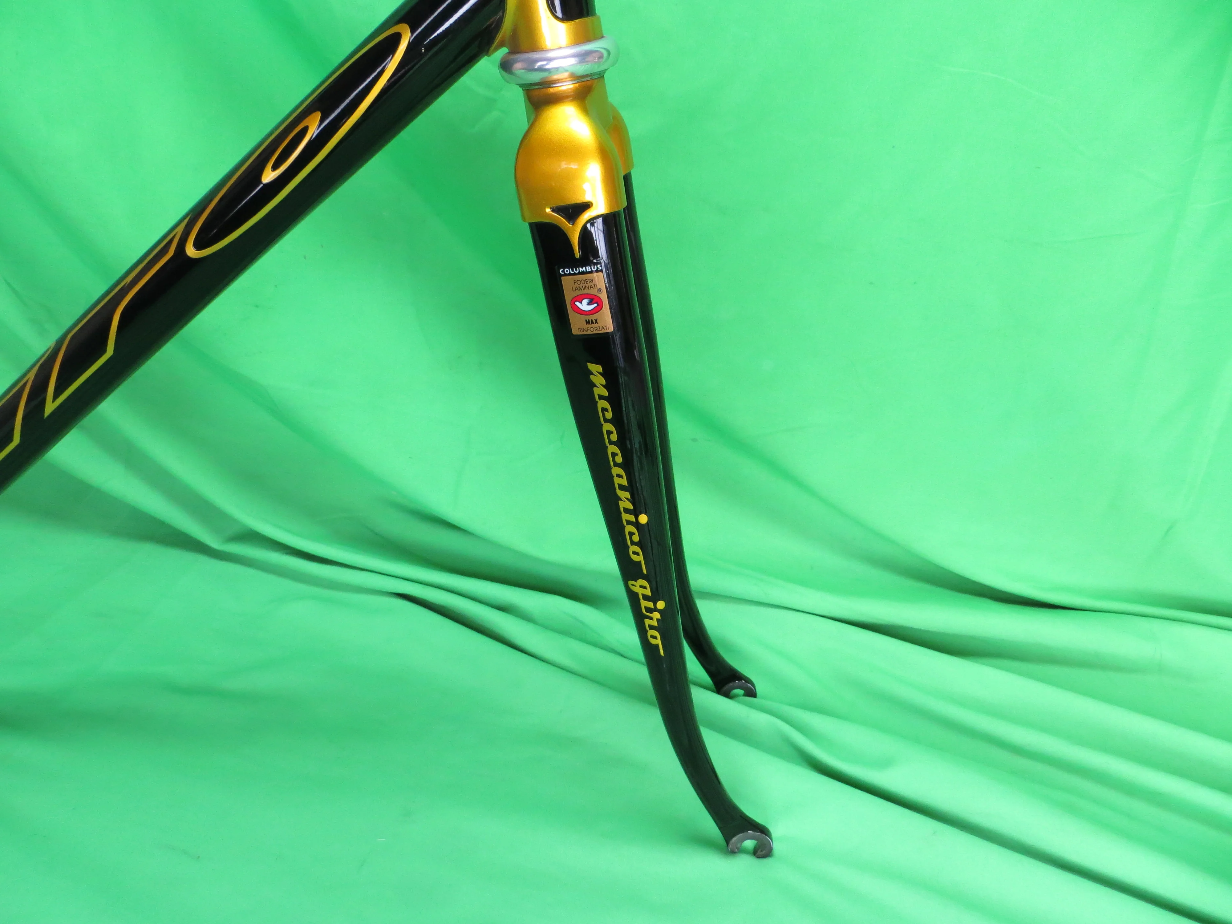 GIRO Columbus Max Fork // Black / Gold Lugs // 55.5cm - Image 10