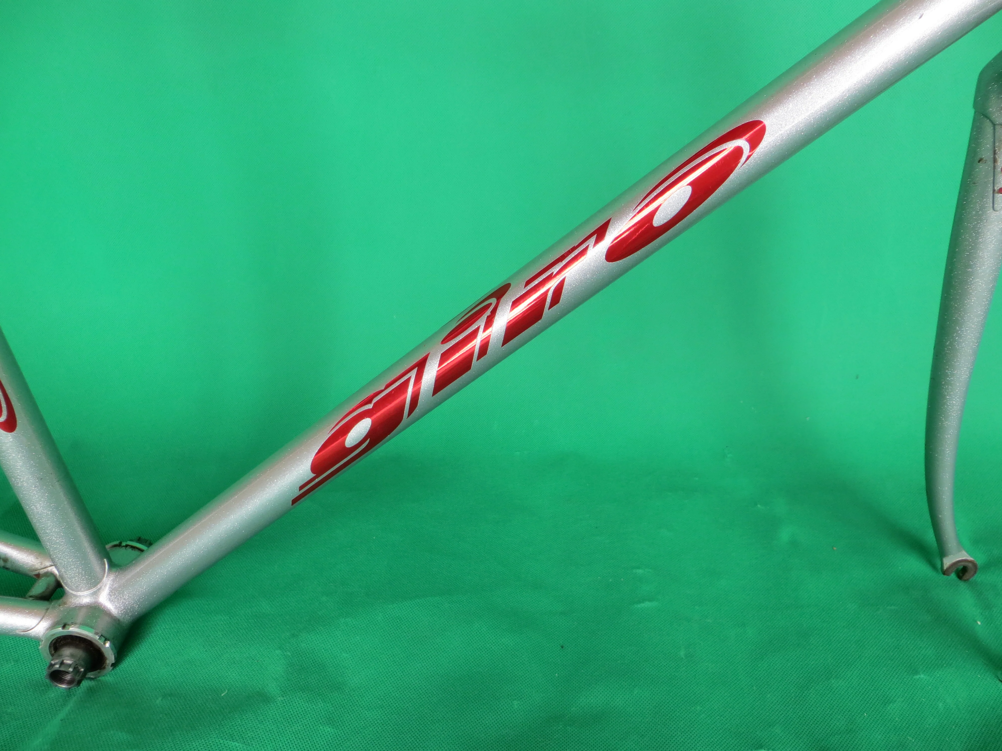 GIRO // Silver Metallic // 53cm - Image 13