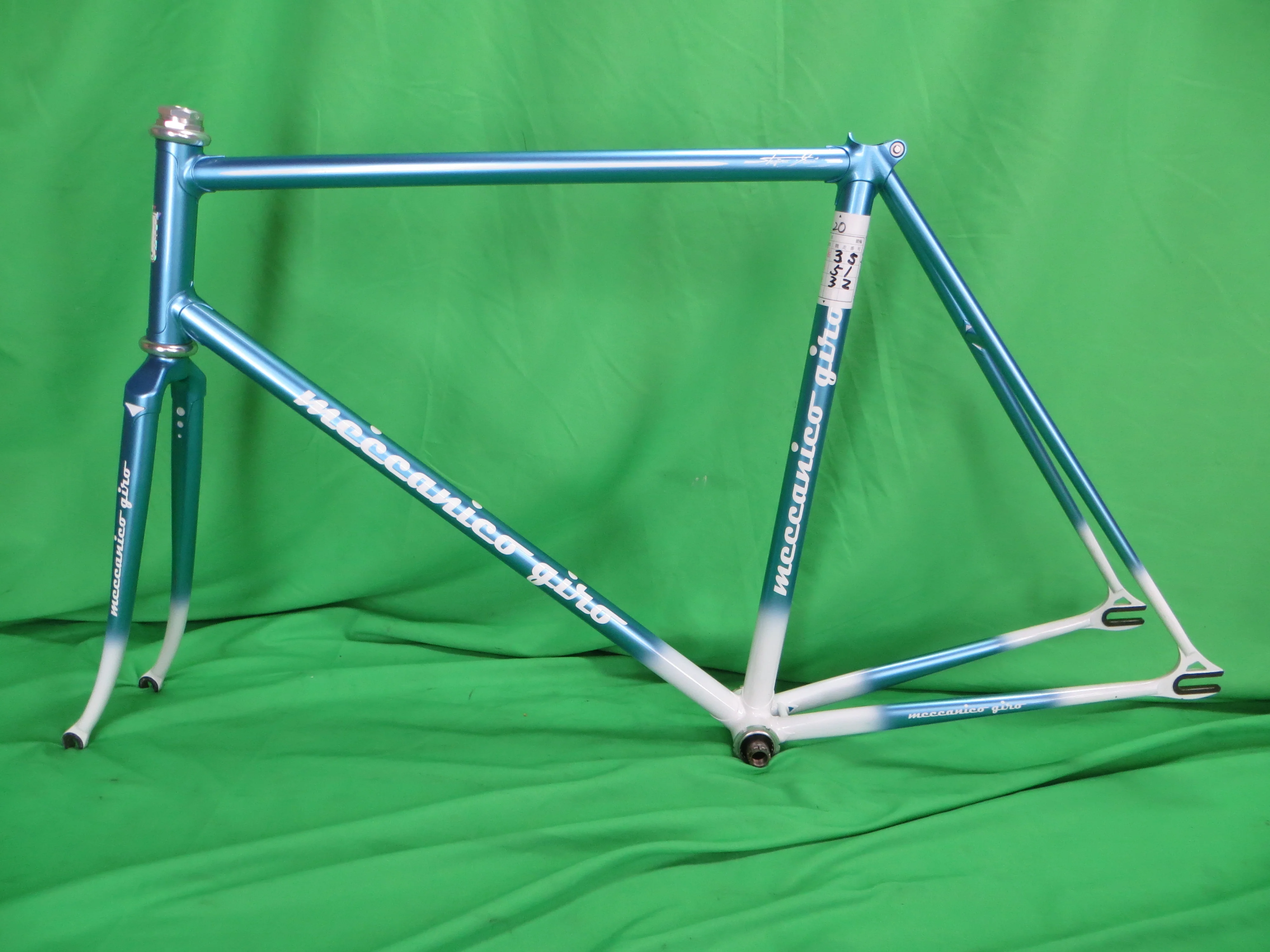 Giro // Sky blue metallic / White Fade // 53.5cm