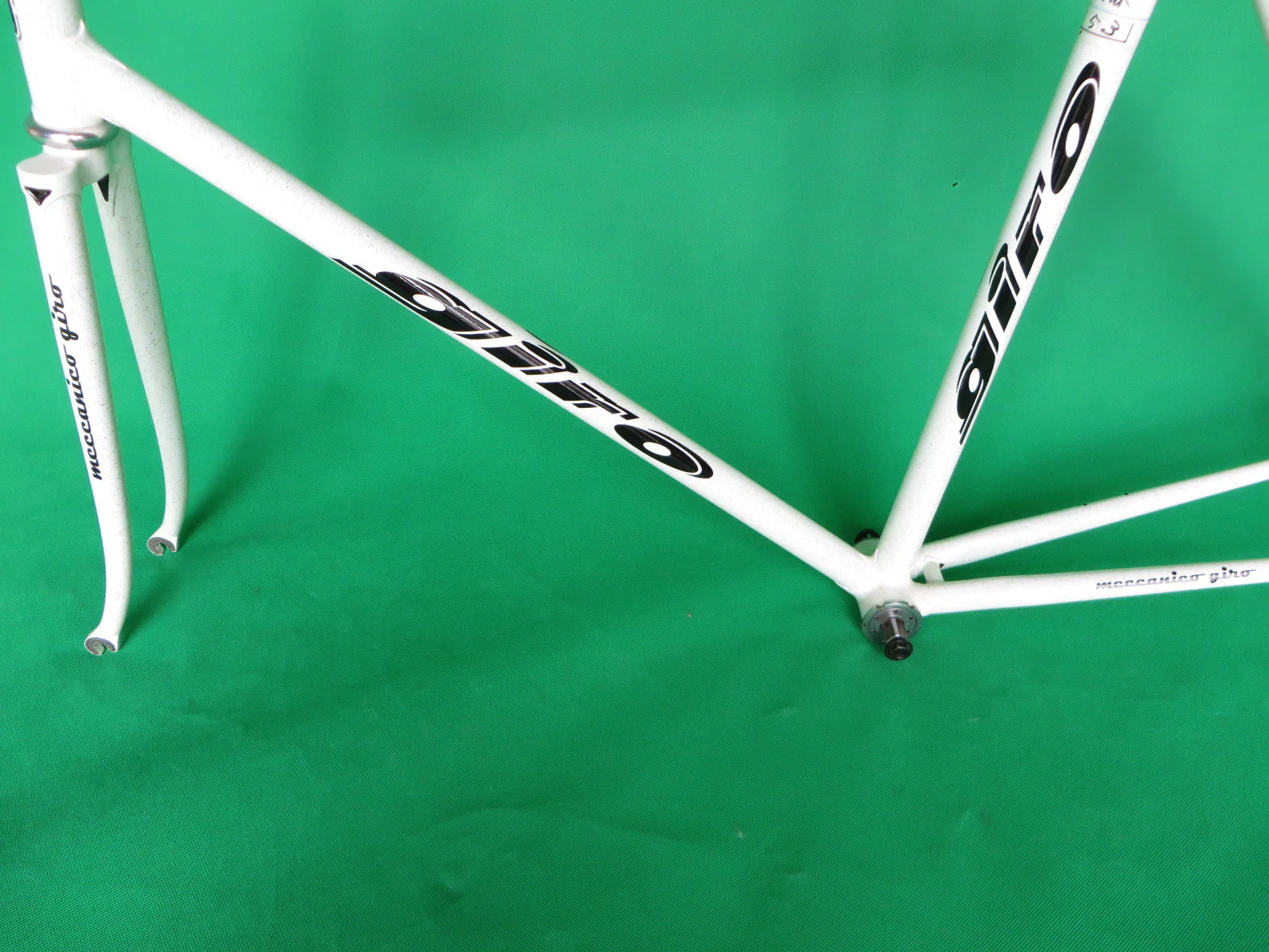 Giro White w Gold flake #4 (52.5cm) - Image 5