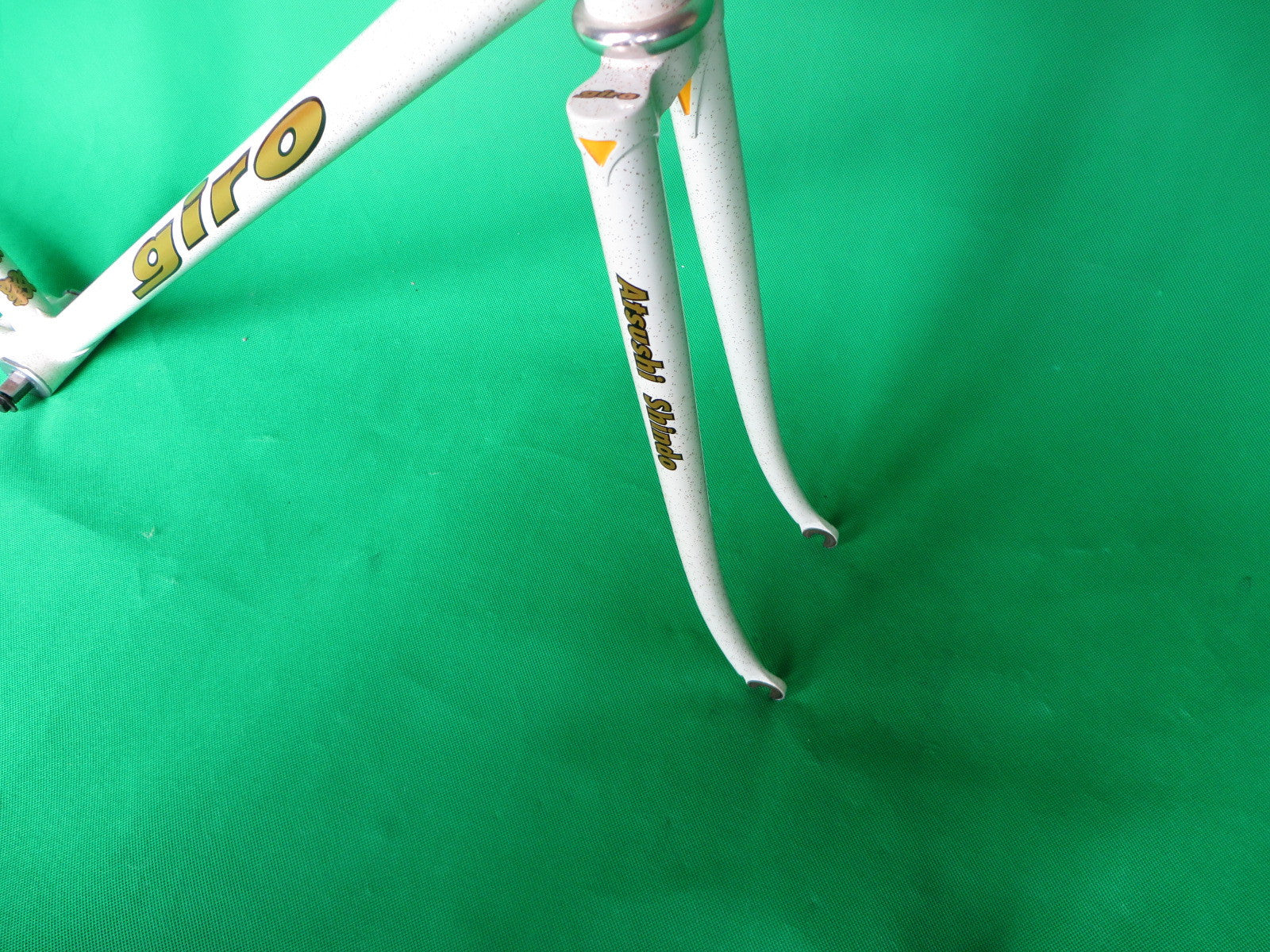 Giro White w Gold flake #3 (52.5cm) - Image 8