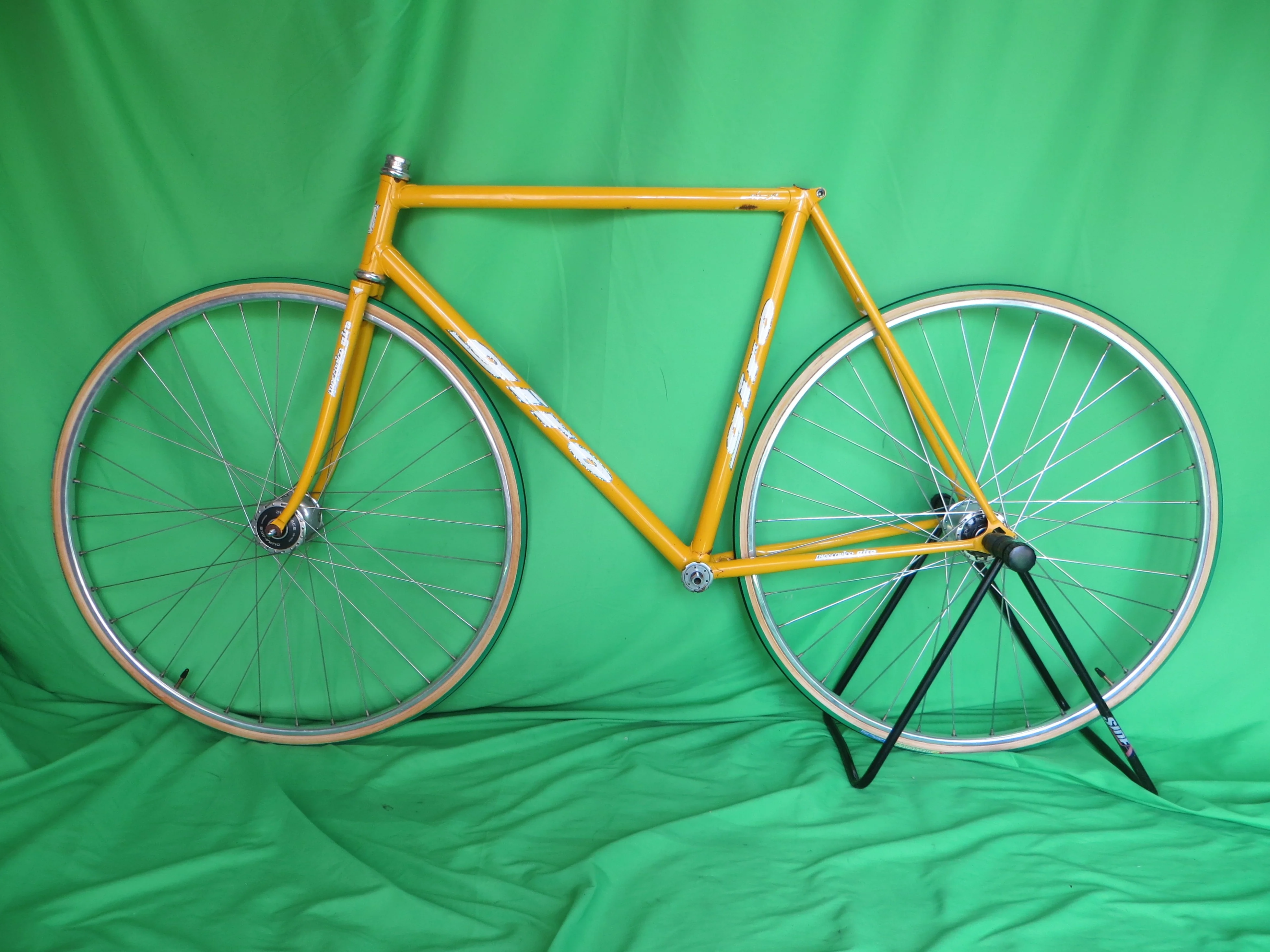 Giro // Yellow Metallic // 53.5cm - Image 17