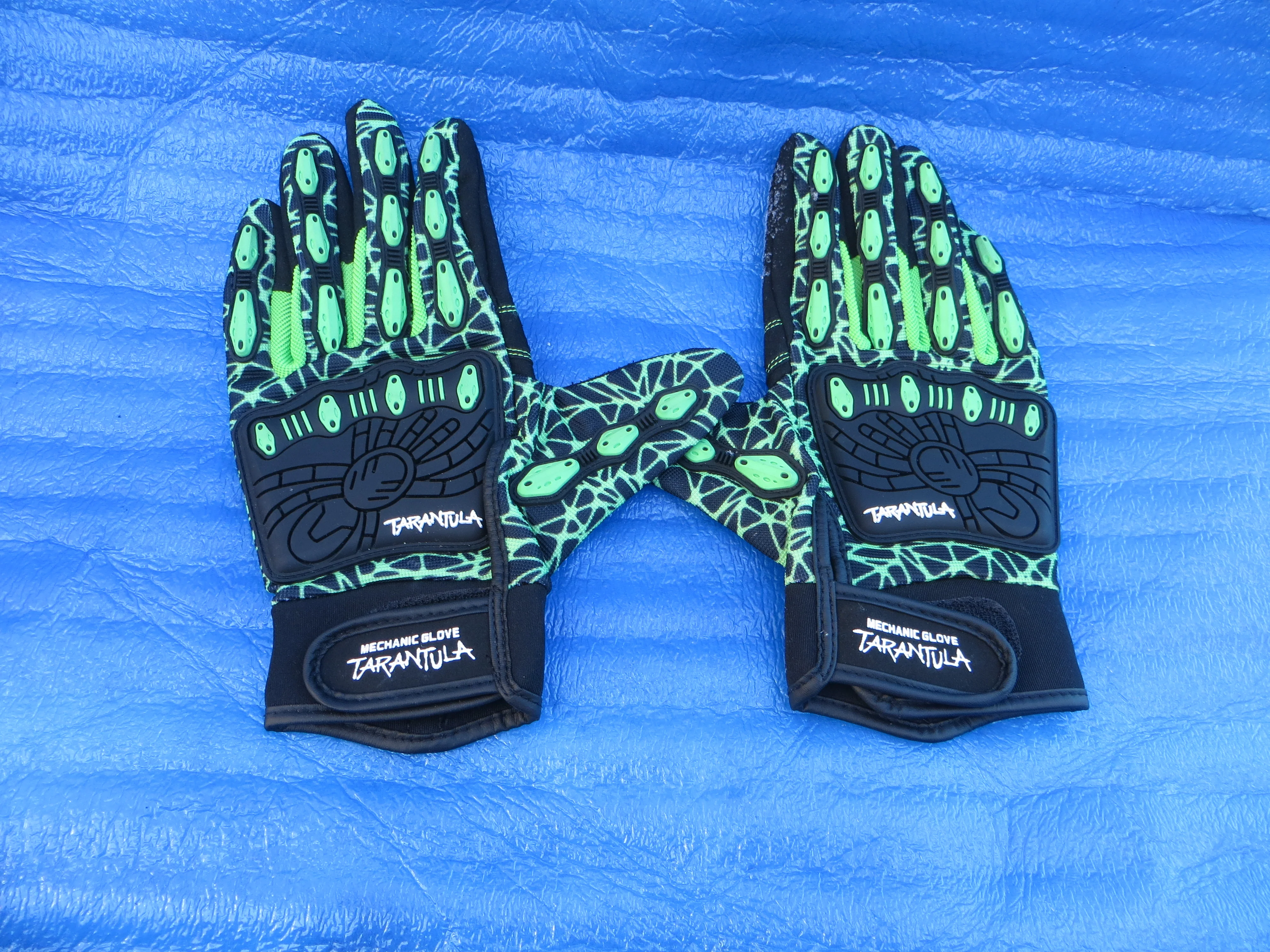 Never Used Tarantura Gloves LL-size /26020905