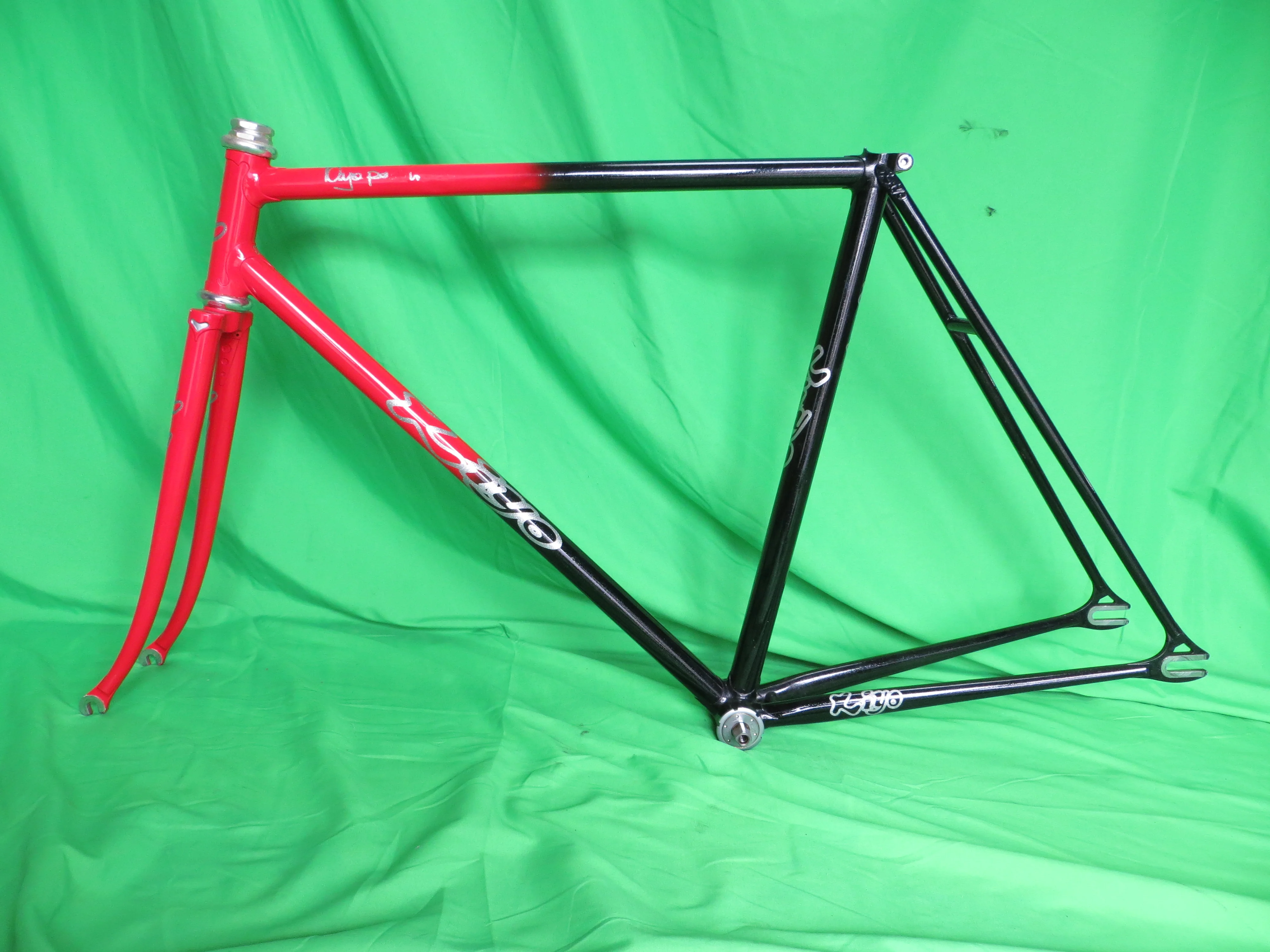 Kiyo Miyazawa // Red / Black Fade // 52.5cm