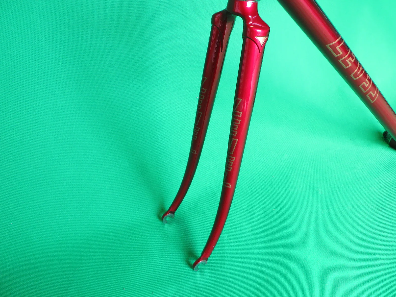 LEVEL | black & red fade no.2 | 50.5cm - Image 4