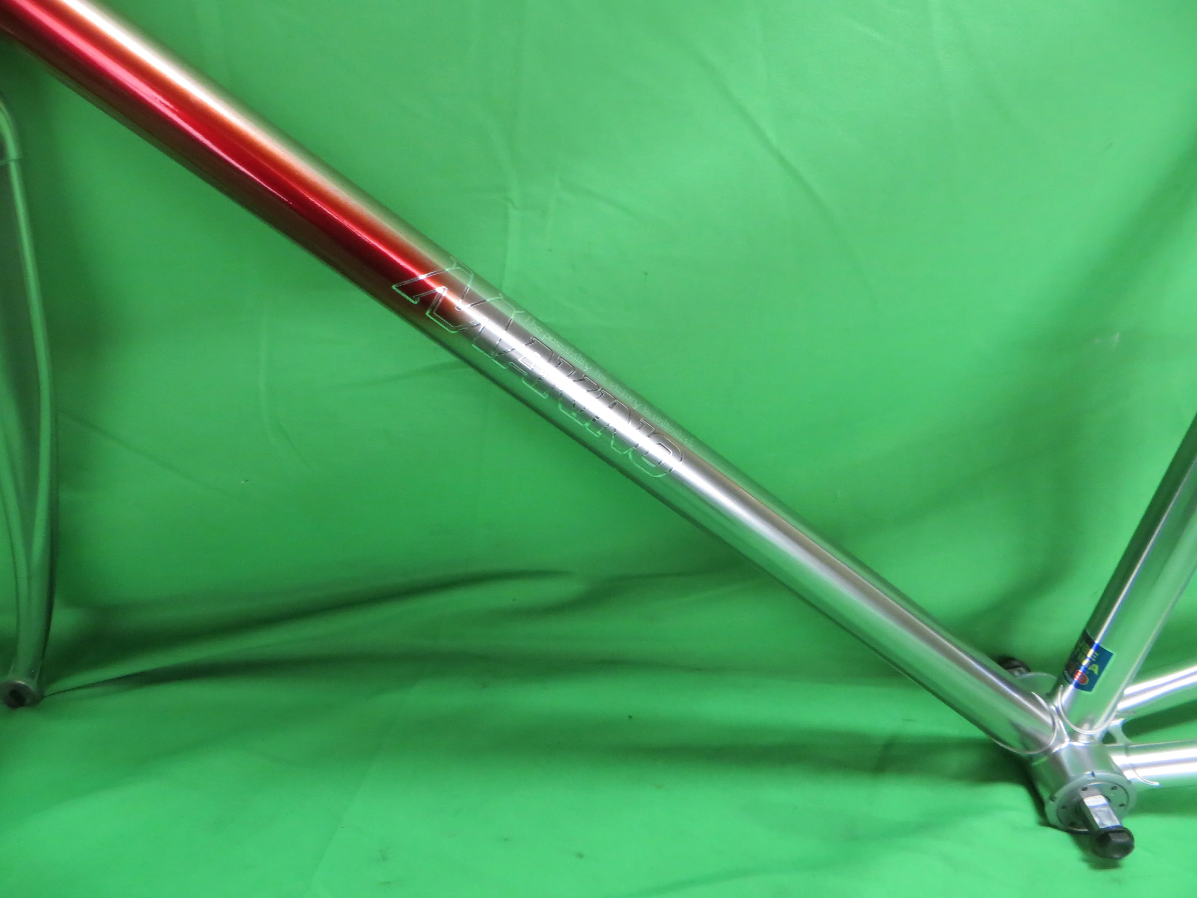Makino Columbus Max Fork // Mach Silver / Candy Red Fade // 51cm - Image 6