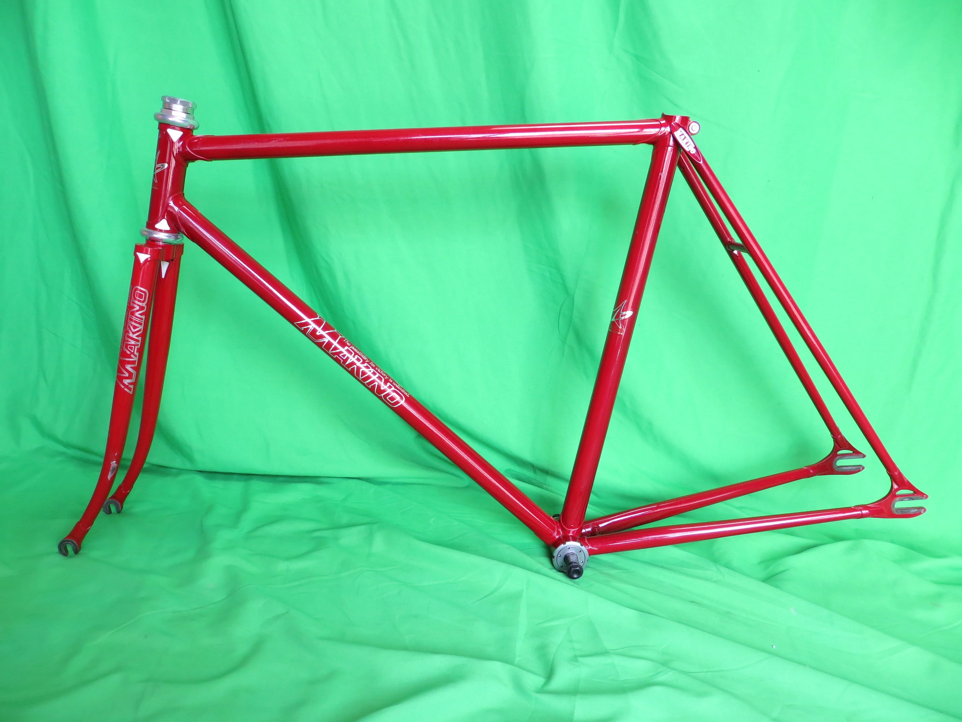 Makino // Red Metallic // 52cm