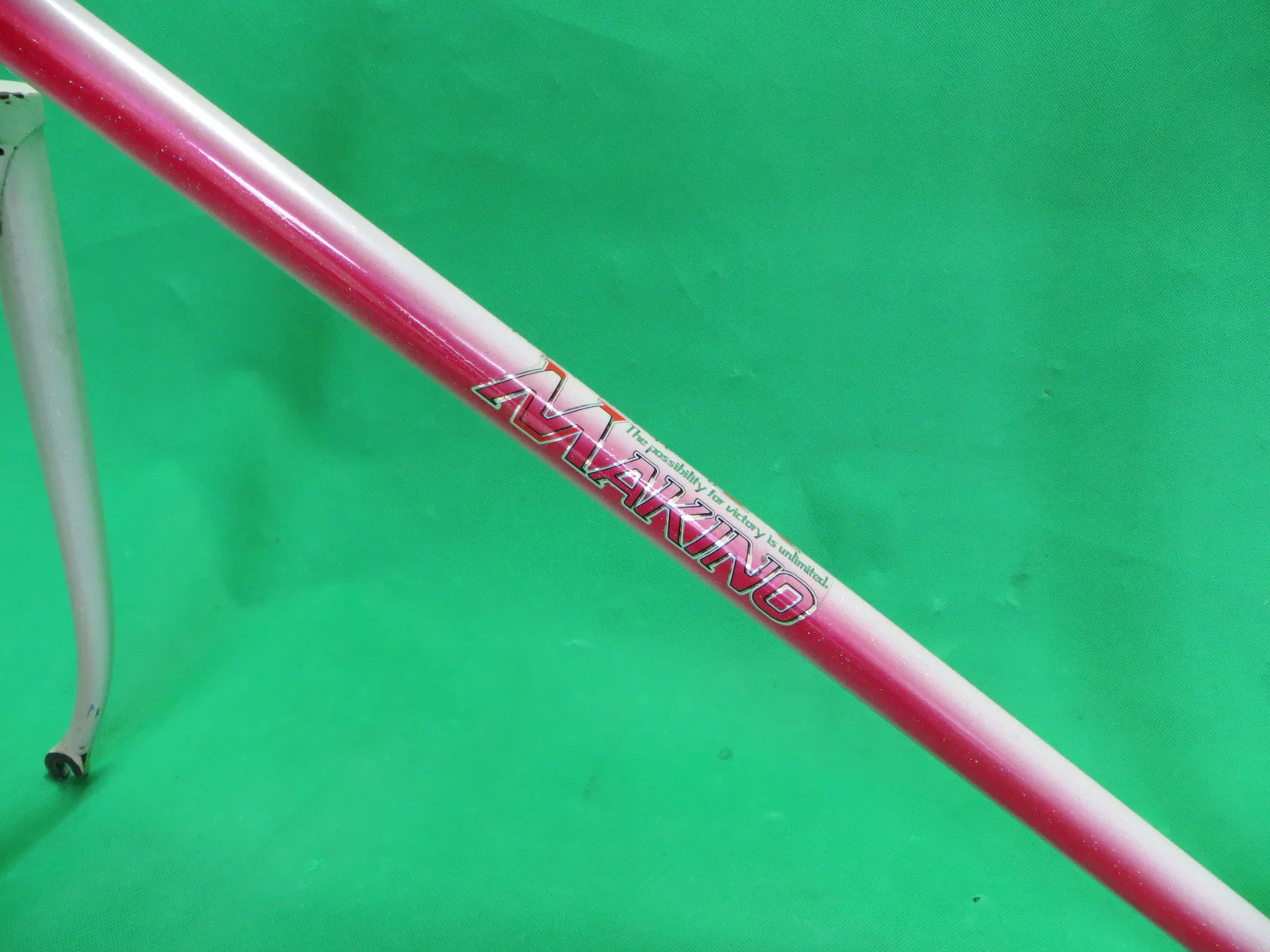 MAKINO // White-red fade with rainbow flake // 50.5cm - Image 7