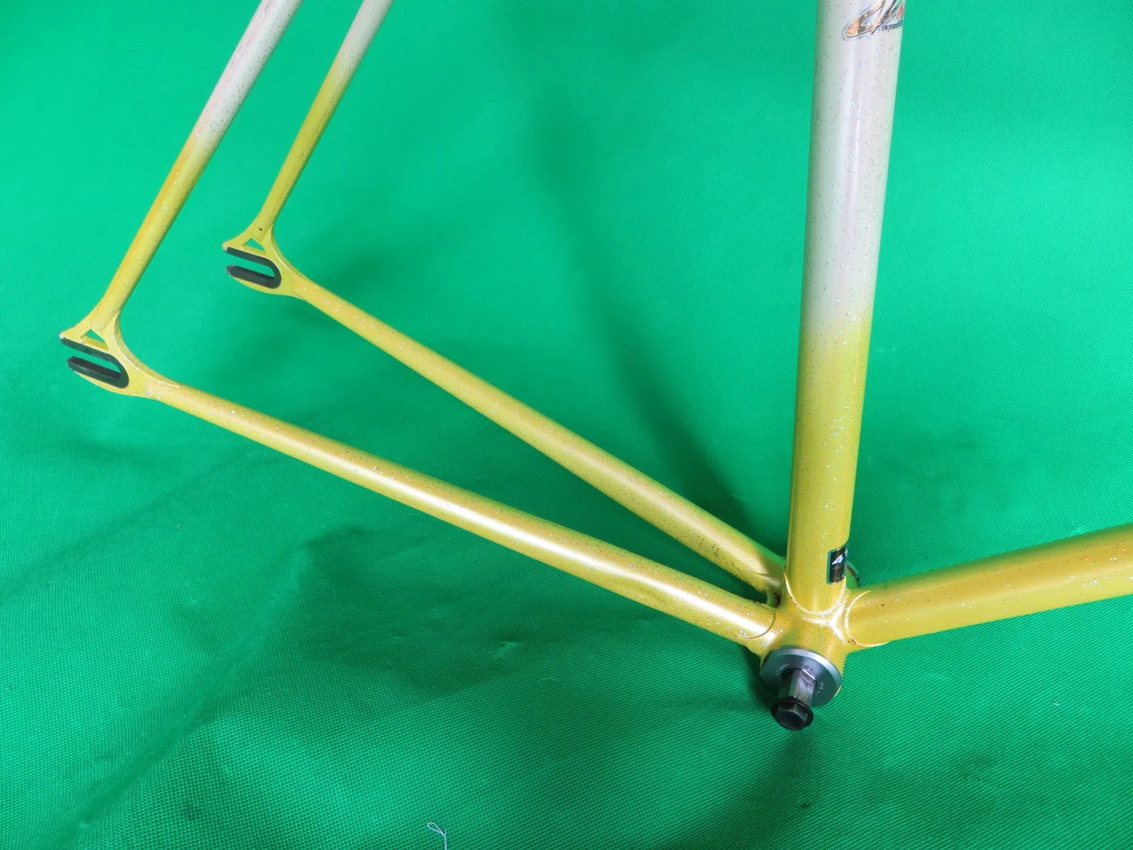 MAKINO // white & yellow fade with flake // Kasei 4130R tubing // 52.5cm - Image 14