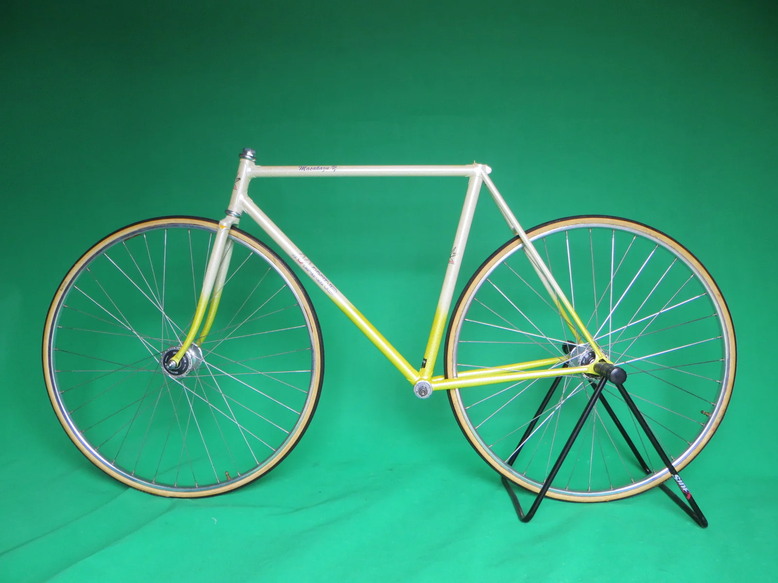 MAKINO // white & yellow fade with flake // Kasei 4130R tubing // 52.5cm - Image 16