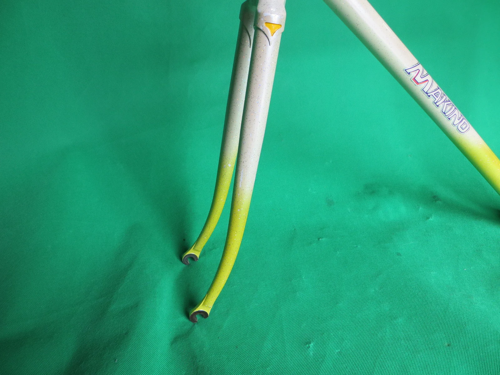 MAKINO // white & yellow fade with flake // Kasei 4130R tubing // 52.5cm - Image 3