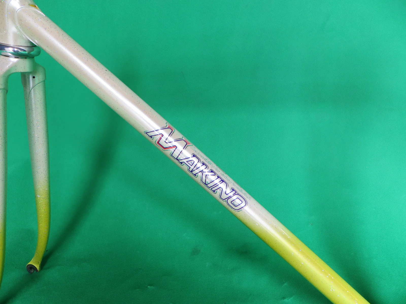 MAKINO // white & yellow fade with flake // Kasei 4130R tubing // 52.5cm - Image 6