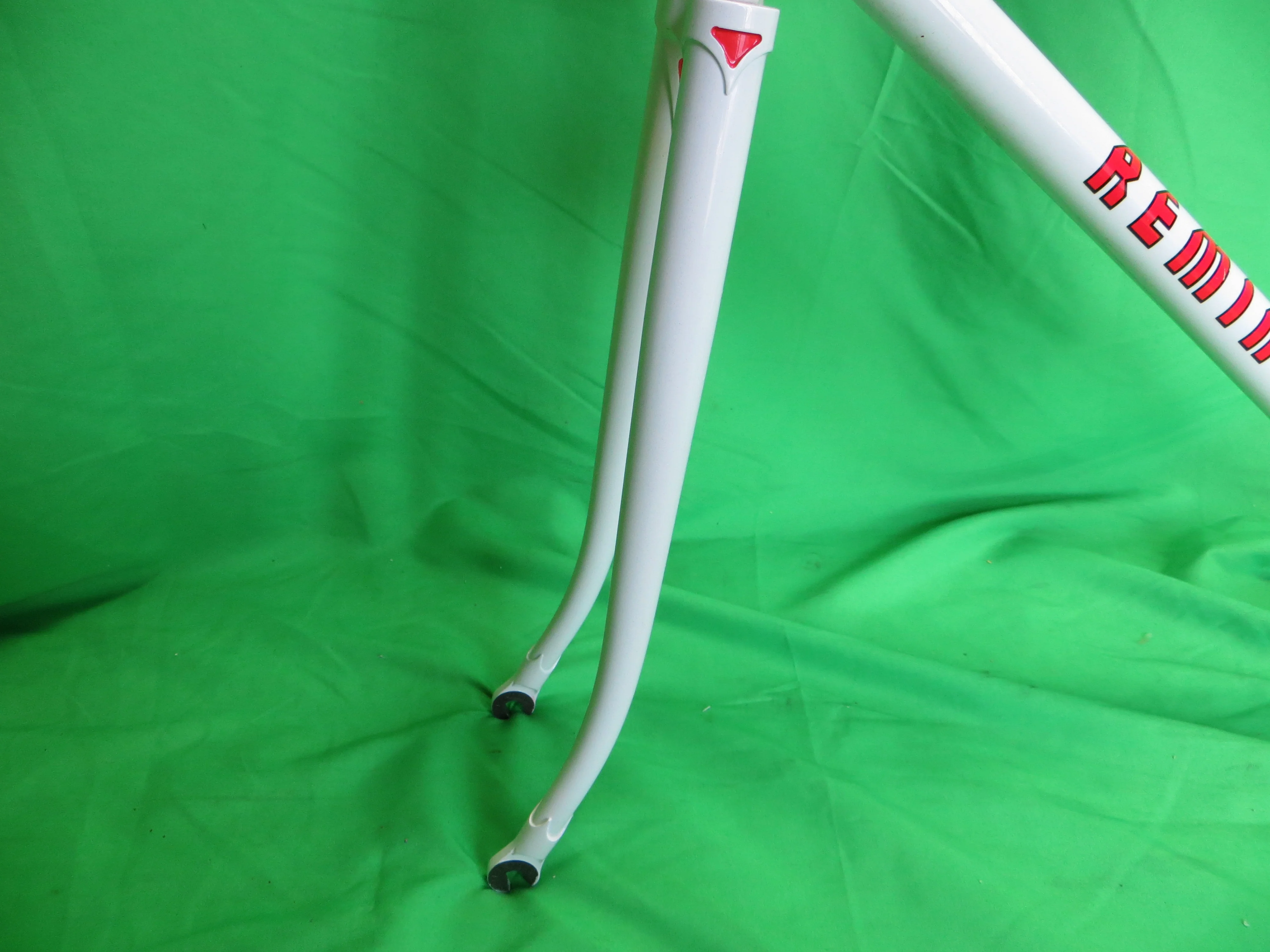 Never Used REMINTON // White 1997 // 51.5cm - Image 4
