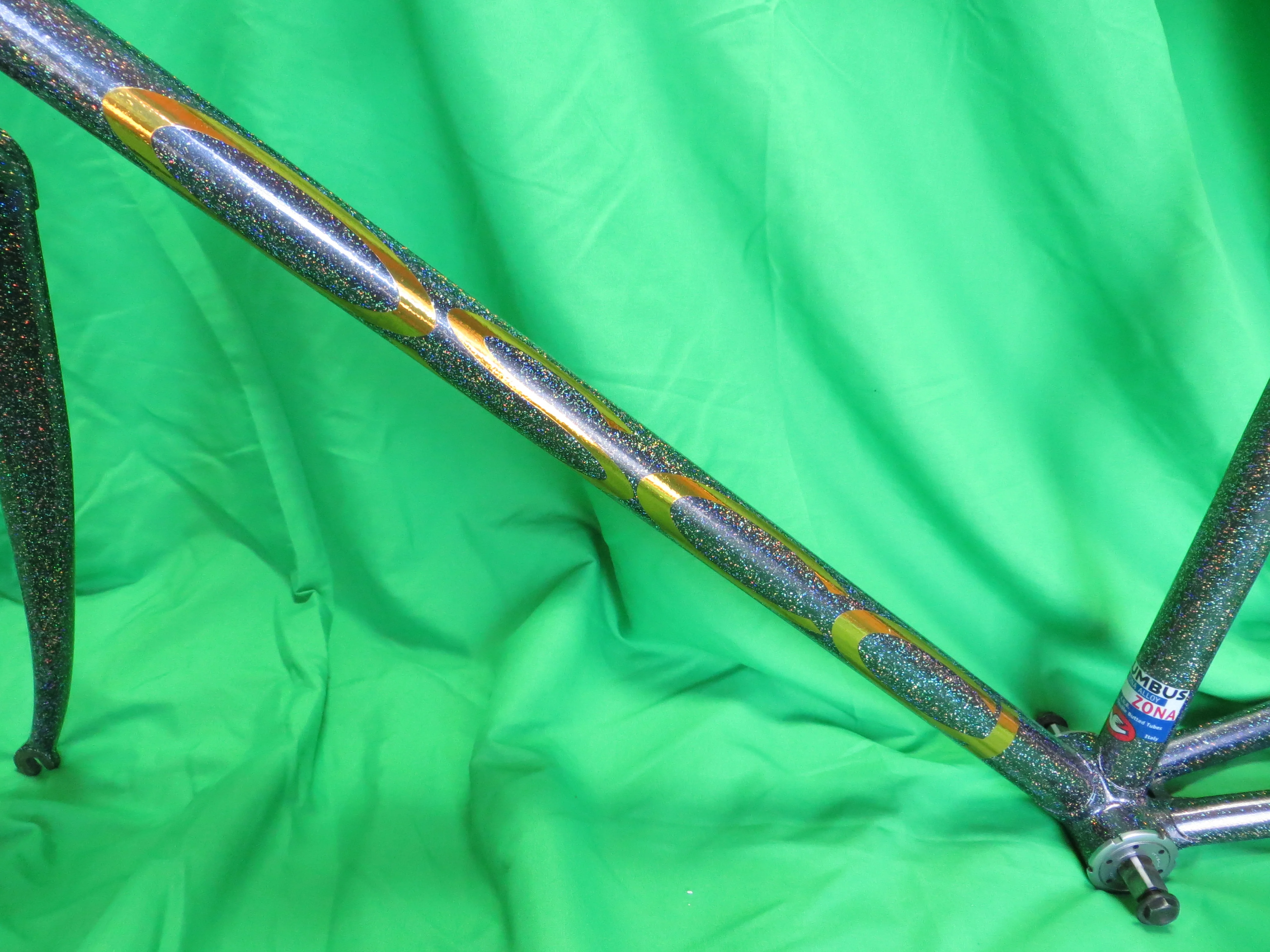 OSCA Columbus Max Fork / Zona // Black with Super Rainbow Flake // 53cm - Image 6