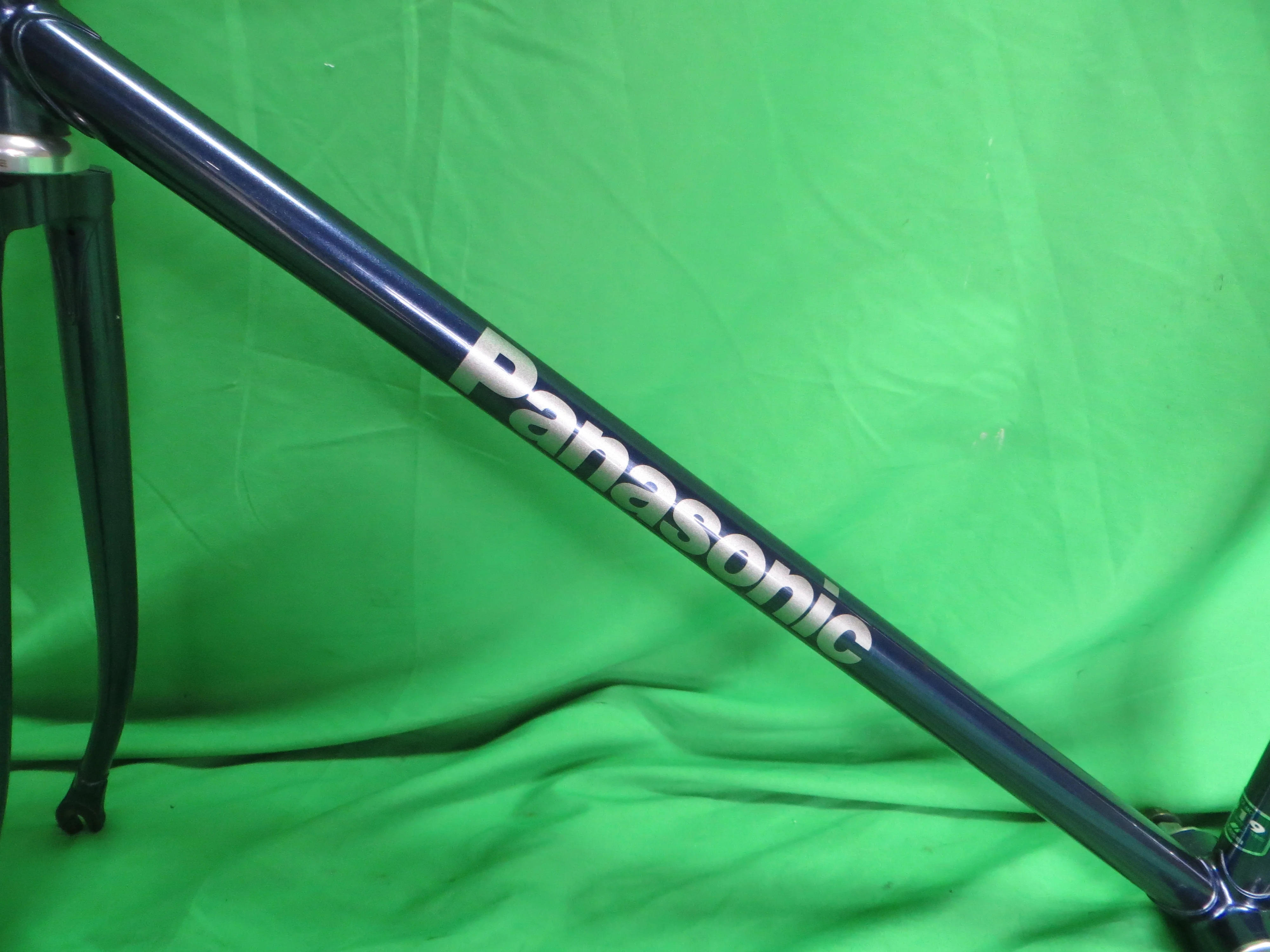 Panasonic Kaisei 019 // Navy Metallic with Fine Rainbow Flake // 58cm - Image 7