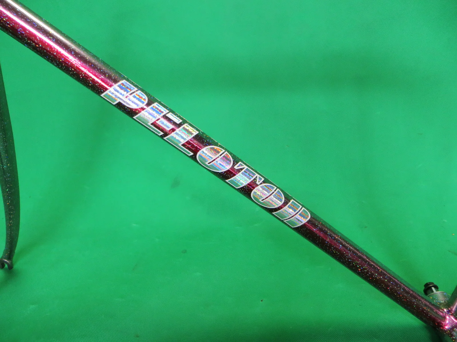 PELOTON // mach-silver + red metallic fade + flake // 50.5cm - Image 10