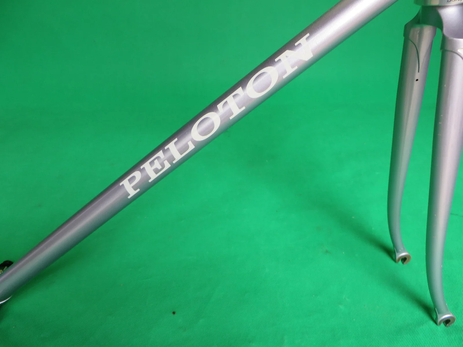 PELOTON | purplish-silver metallic | 52cm - Image 13