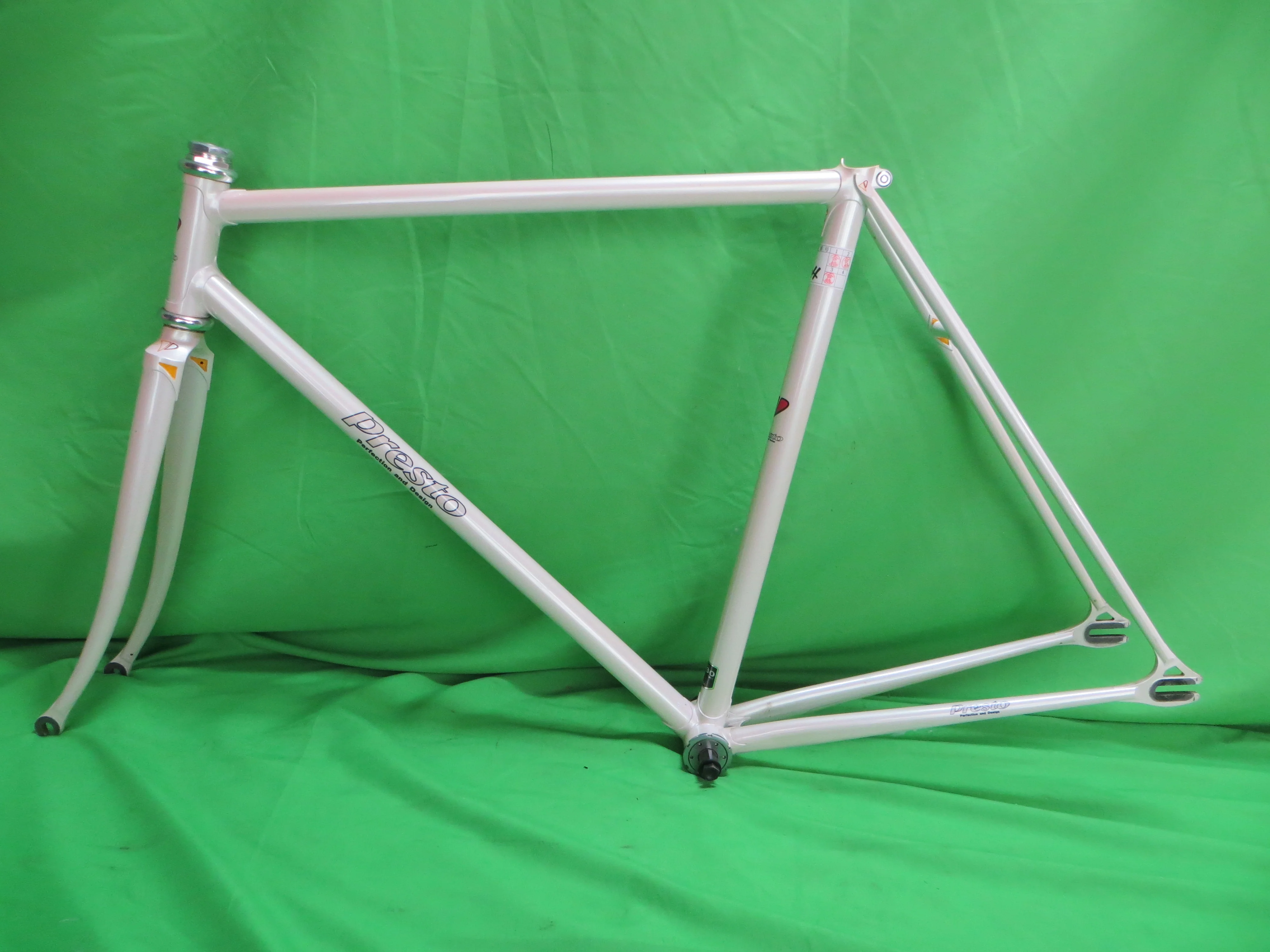 Presto Kaisei 8630R // White // 51.5cm