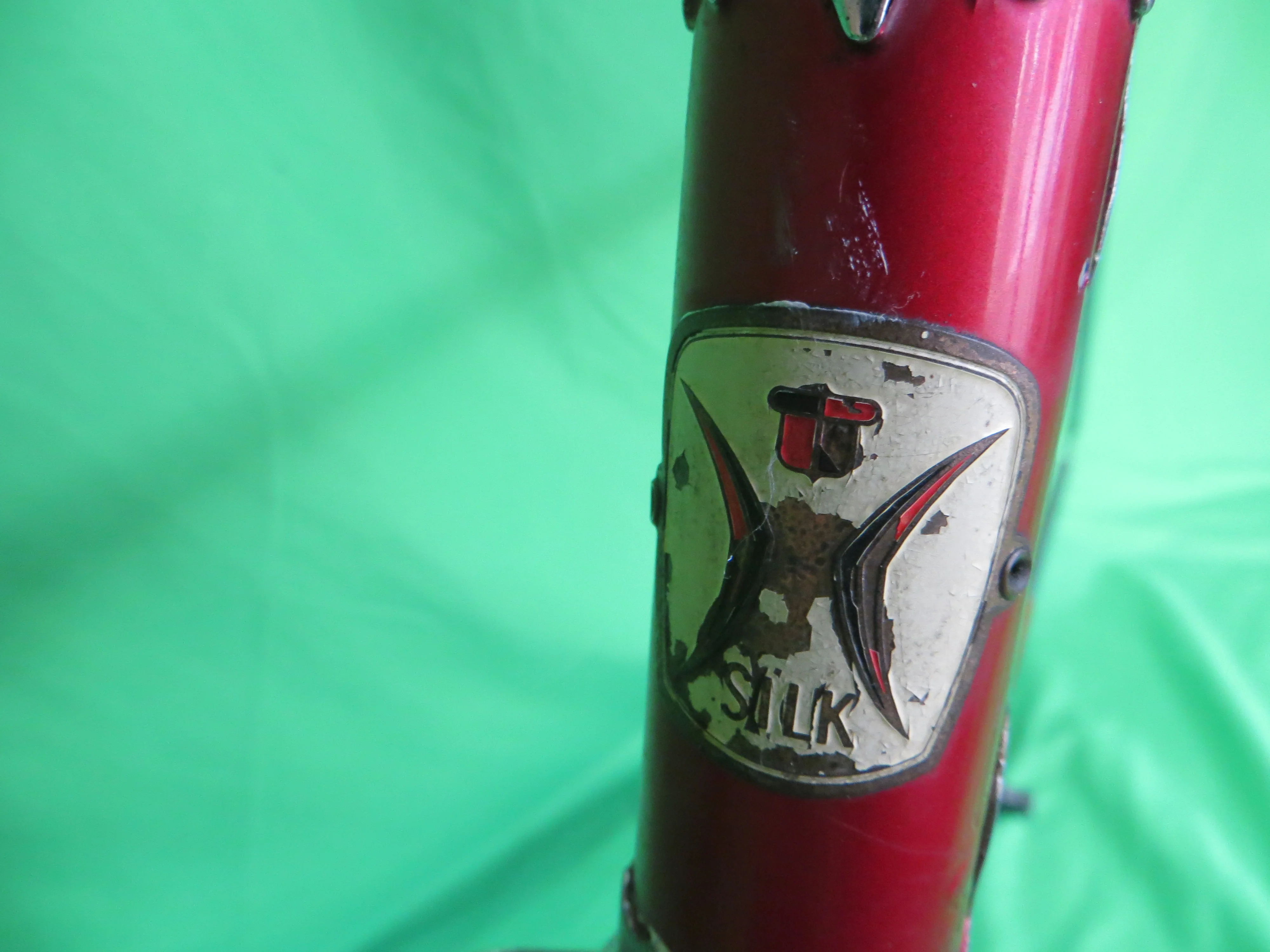 Super Rare! Vintage 1973 Katakura Silk // Candy Red/ Chrome Plated // 51cm - Image 4