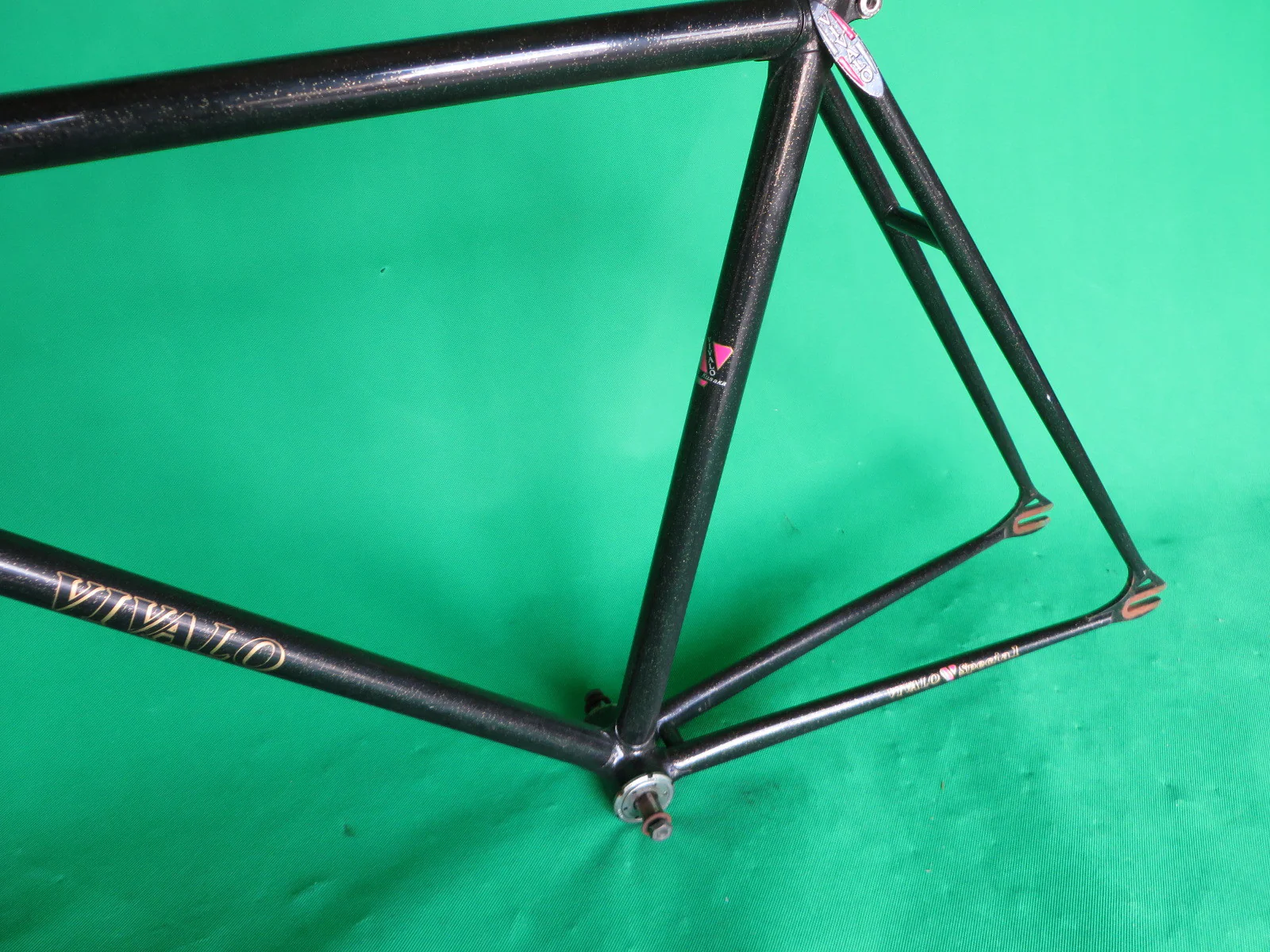 Vivalo Black/Gold '99 {49.5cm x56cm} - Image 9