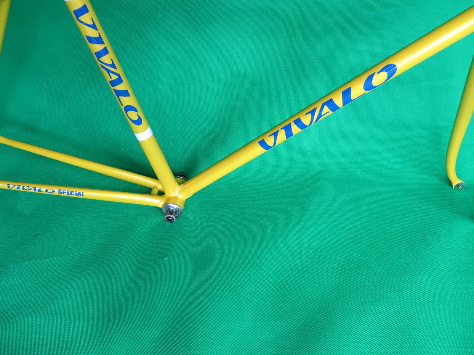 Vivalo // Yellow // 52cm x 56cm - Image 11
